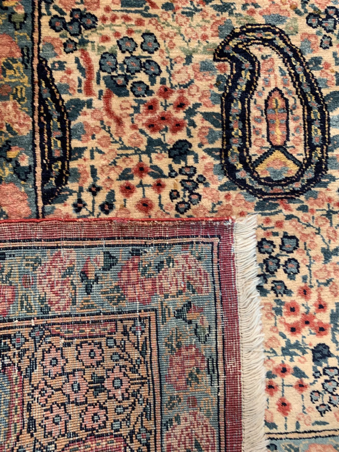Detail d: Kerman Lawar(Boteh Muster), Persien, um 1930/1940, Wolle geknüpft auf Baumwolle, ca. 190 x 138 cm, EHZ: 2 (guter Zustand).