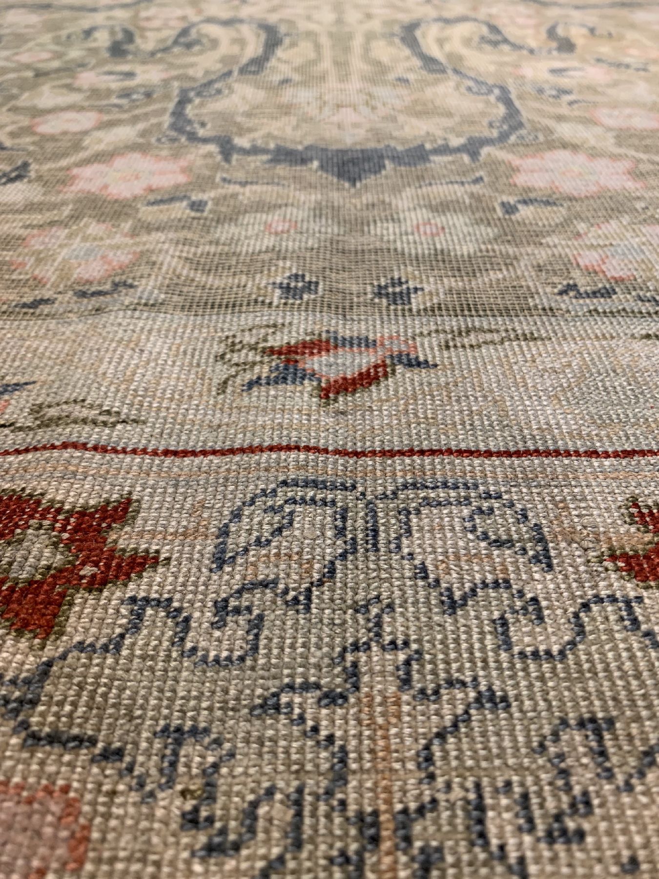 Detail e: Antiker Kayseri, Persien, um 1910/1920, merzerisierte Baumwolle, ca. 196 x 140 cm, EHZ: 3(gleichmäßig dünne Flor).