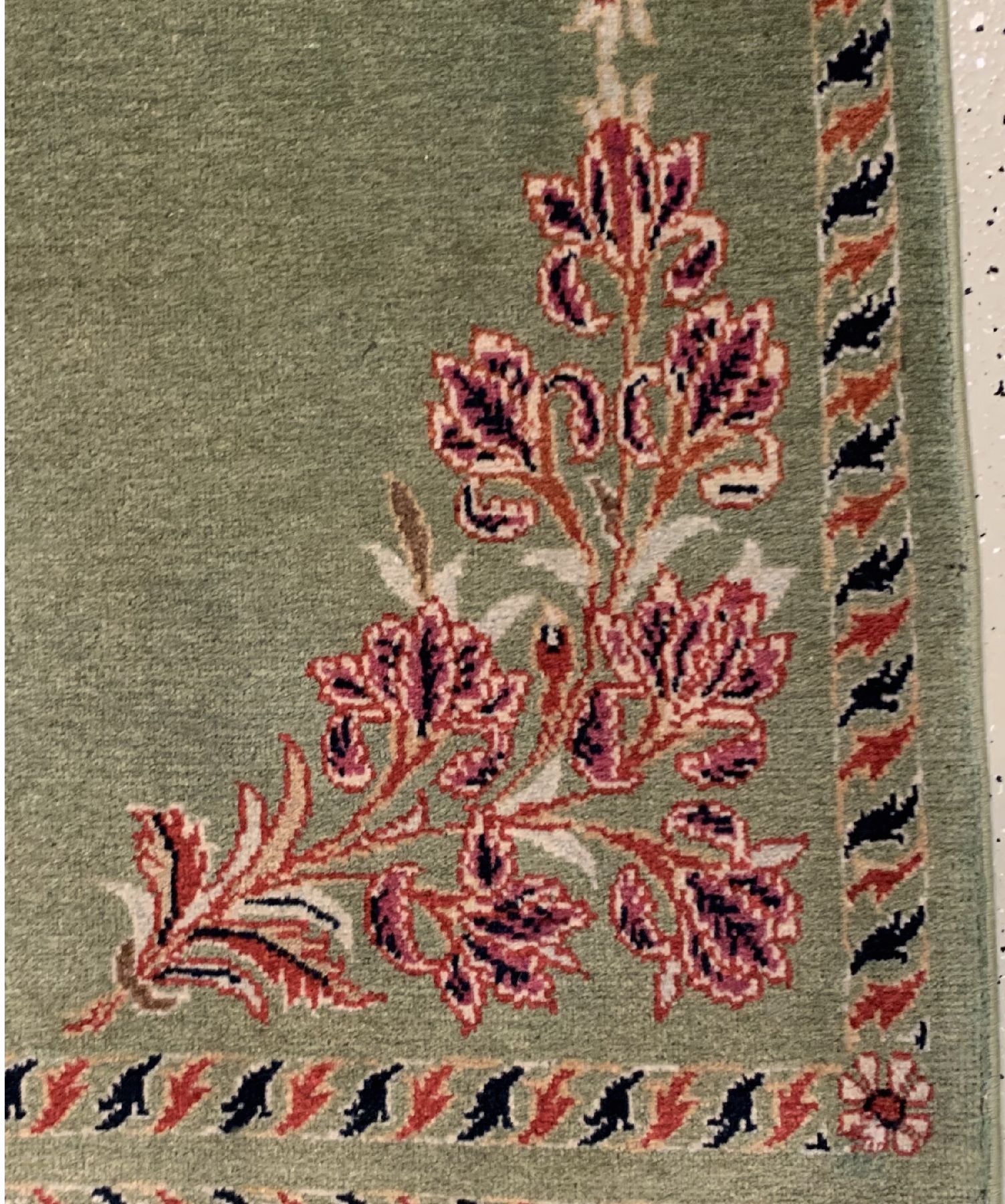 Detail c: Seltener grüner Keschan, Persien, um 1950/1960, Korkwolle geknüpft auf Baumwolle, ca, 181 x 106 cm, EHZ:2(guter Zustand).