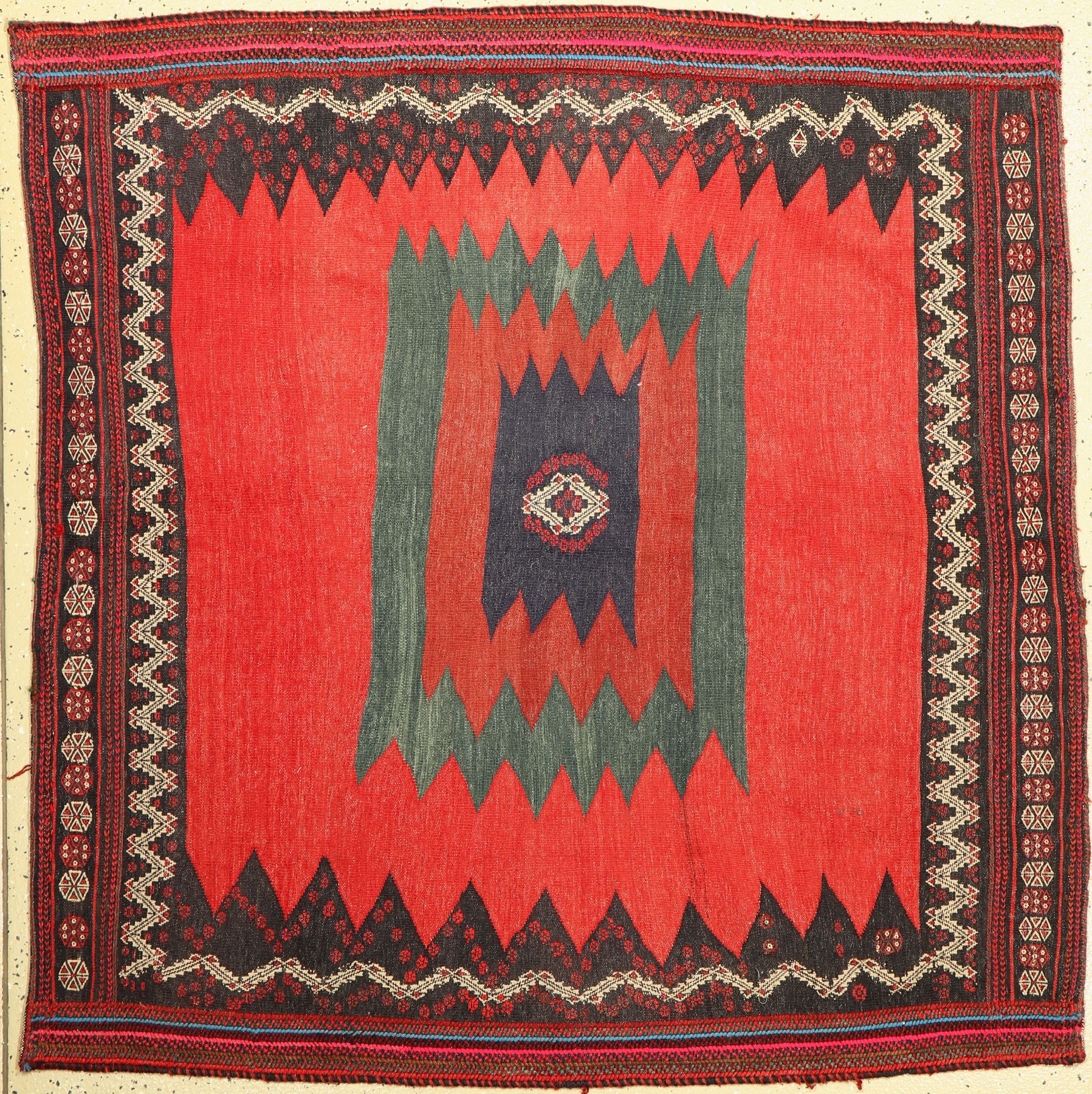 Afschar Sofreh, Persien, um 1930/1940, Wolle auf Wolle, ca. 141 x 136 cm, EHZ: 2(guter Zustand).