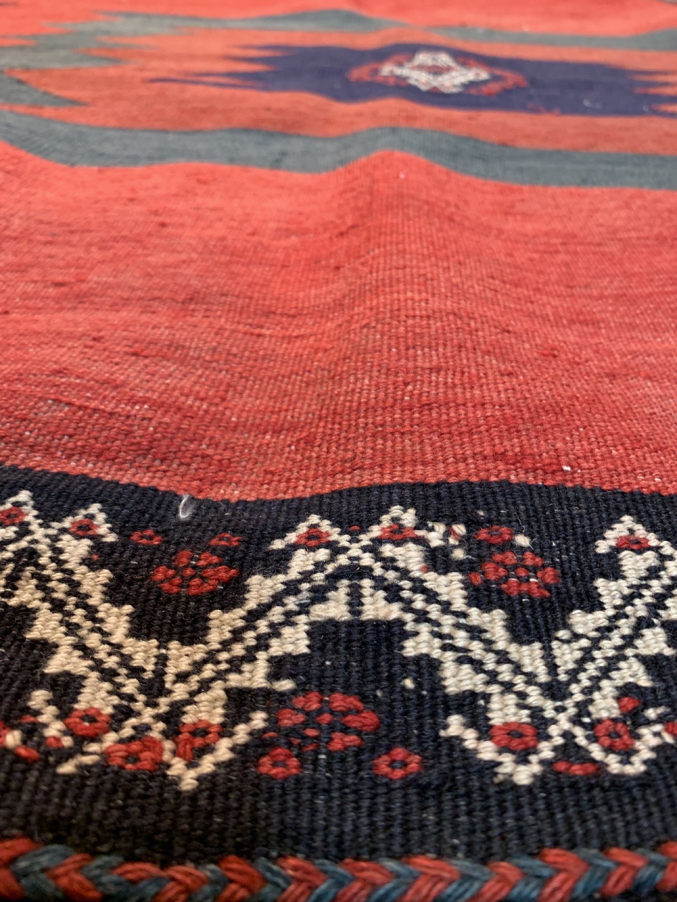Detail c: Afschar Sofreh, Persien, um 1930/1940, Wolle auf Wolle, ca. 141 x 136 cm, EHZ: 2(guter Zustand).