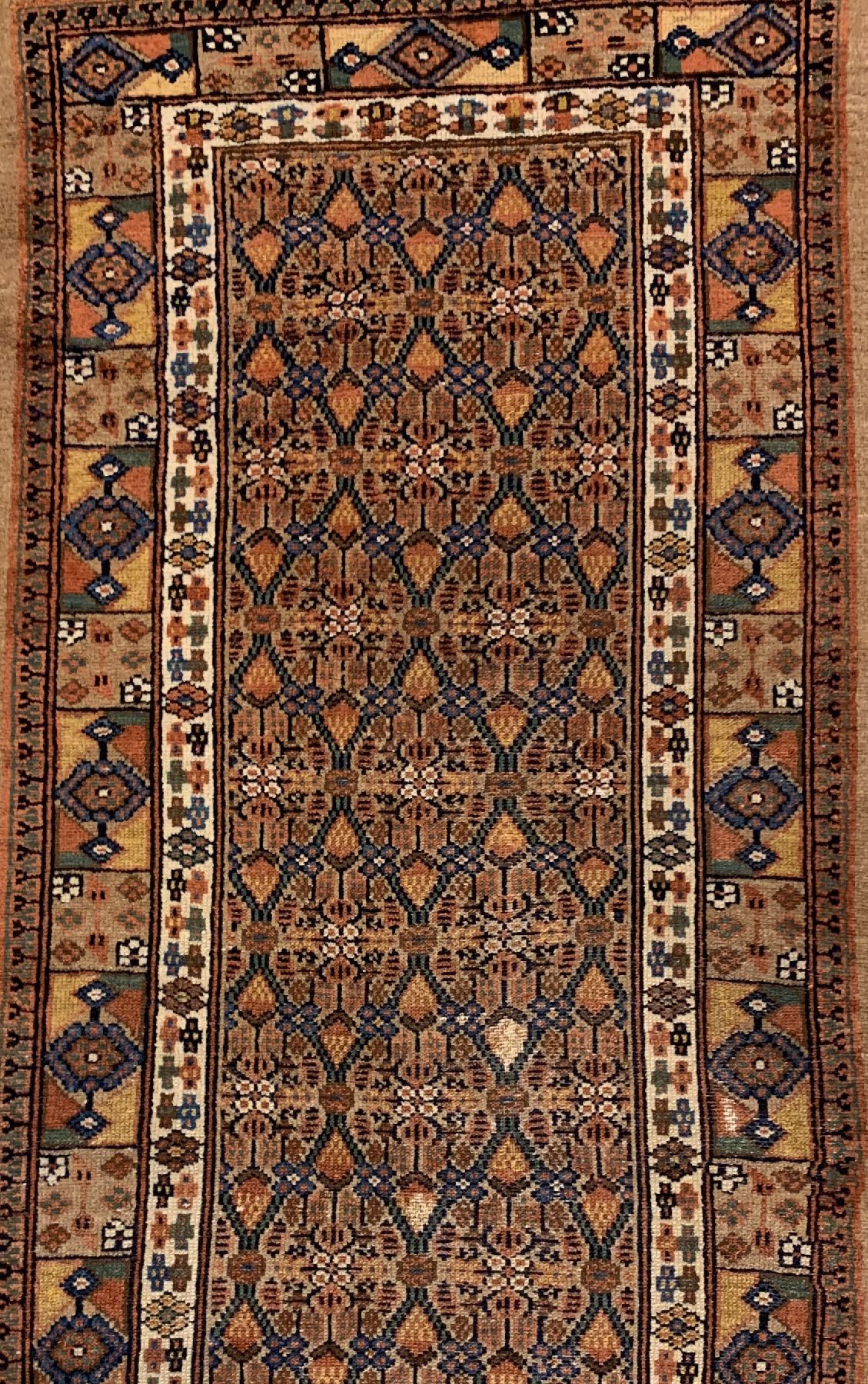 Detail a: Sarab Galerie(Kamelwolle), Persien, um 1920, Kamelwolle geknüpft auf Baumwolle, ca, 506 x 97 cm, EHZ:4(einige Florfehlstellen).