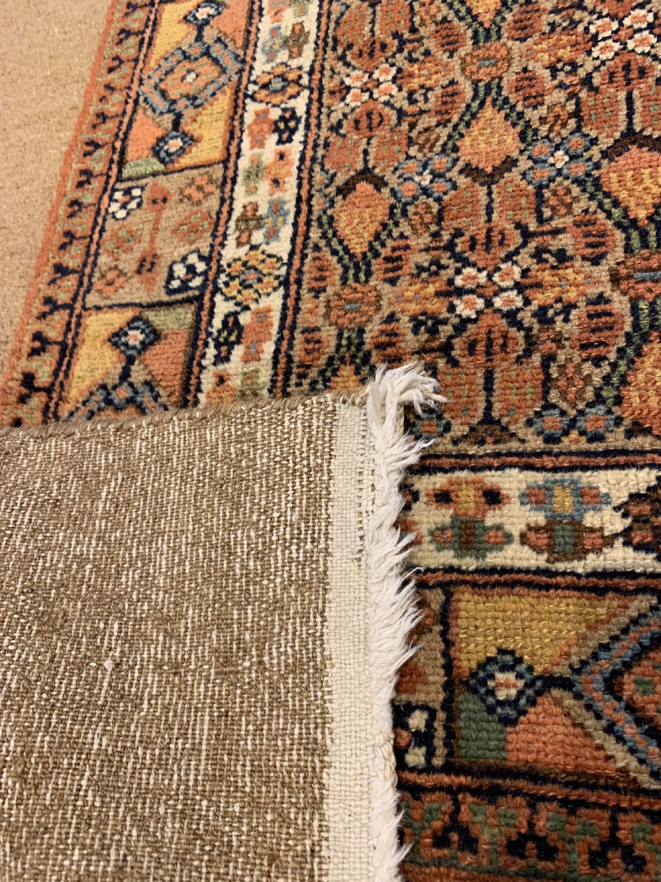 Detail e: Sarab Galerie(Kamelwolle), Persien, um 1920, Kamelwolle geknüpft auf Baumwolle, ca, 506 x 97 cm, EHZ:4(einige Florfehlstellen).