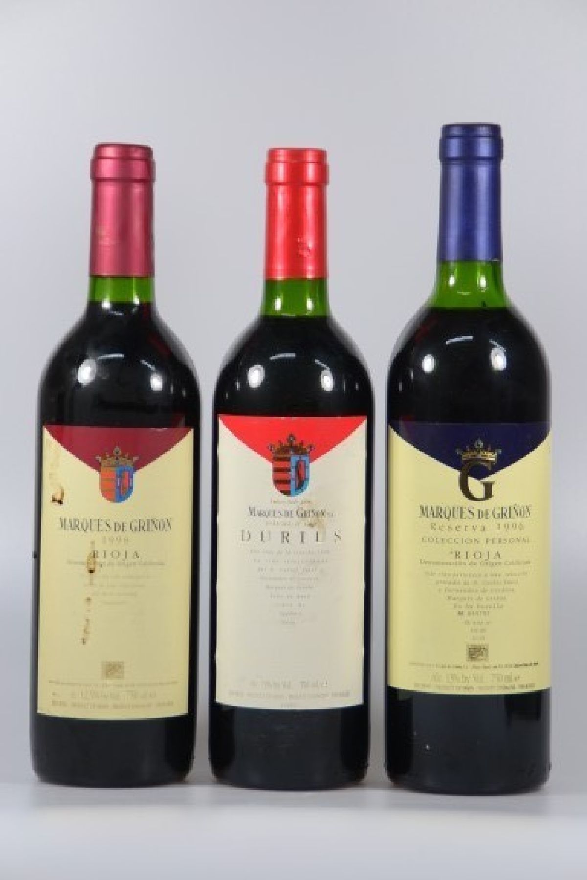 19 Fl. Marques de Grinon, 16 x 1994, Durius Tinto und 3 x 1998 Rioja, 1996 Reserva, Castilla y Leon, Spanien, alle 0.75 l, upper shoulder bis top ...