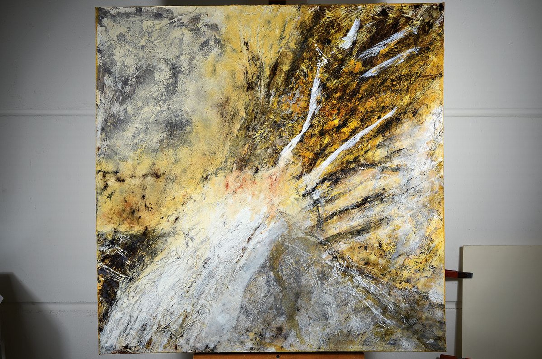 Detail k: Marion Eschwege, geb. 1963 Eschwege, Spuren im Gestein, Acryl/Lwd, links unten signiert, ca. 100x100cm