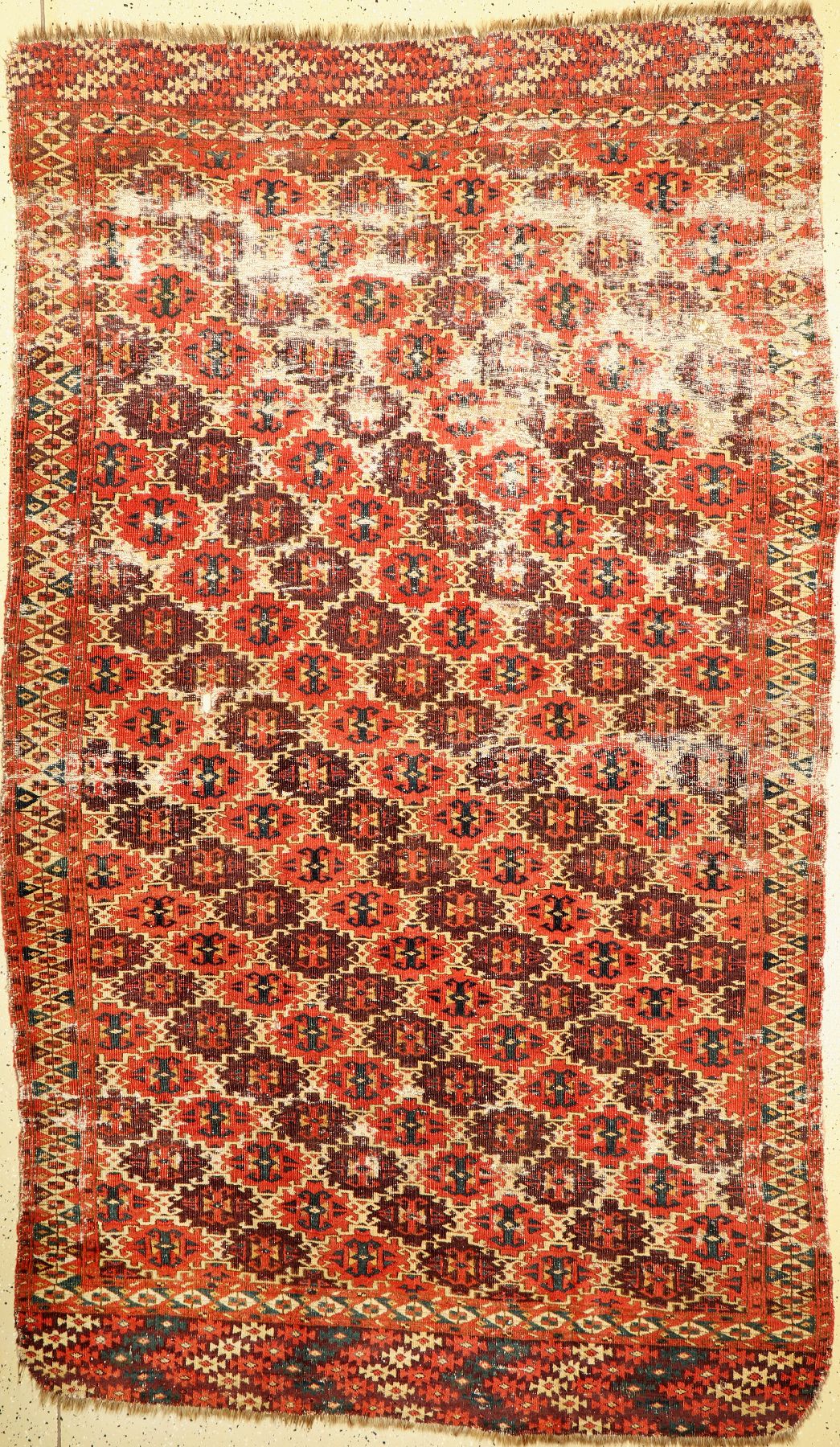 Antiker Tschaudor, Turkmenistan, 19. Jhd, Wolle geknüpft auf Wolle, ca. 277 x 163 cm, EHZ:(Alters- und Gebrauchsspuren).