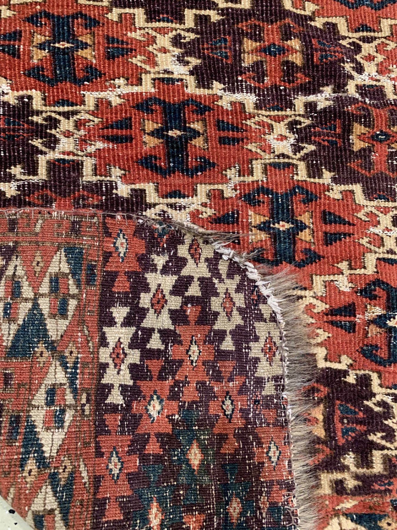 Detail d: Antiker Tschaudor, Turkmenistan, 19. Jhd, Wolle geknüpft auf Wolle, ca. 277 x 163 cm, EHZ:(Alters- und Gebrauchsspuren).