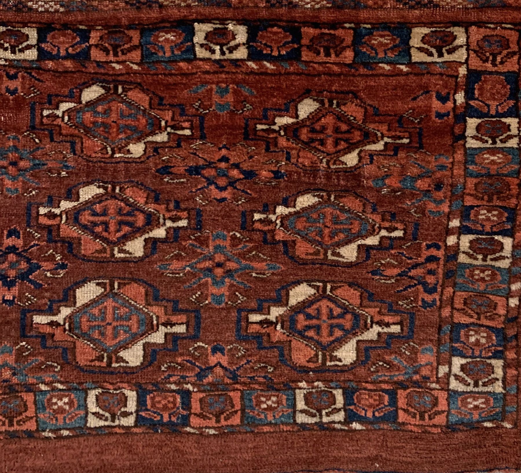 Detail a: Antiker Yomud Torba, Turkmenistan, 19.Jhd, Wolle geknüpft auf Wolle, ca. 117 x 55 cm, EHZ: 3(Altersbedingt guter Zustand).