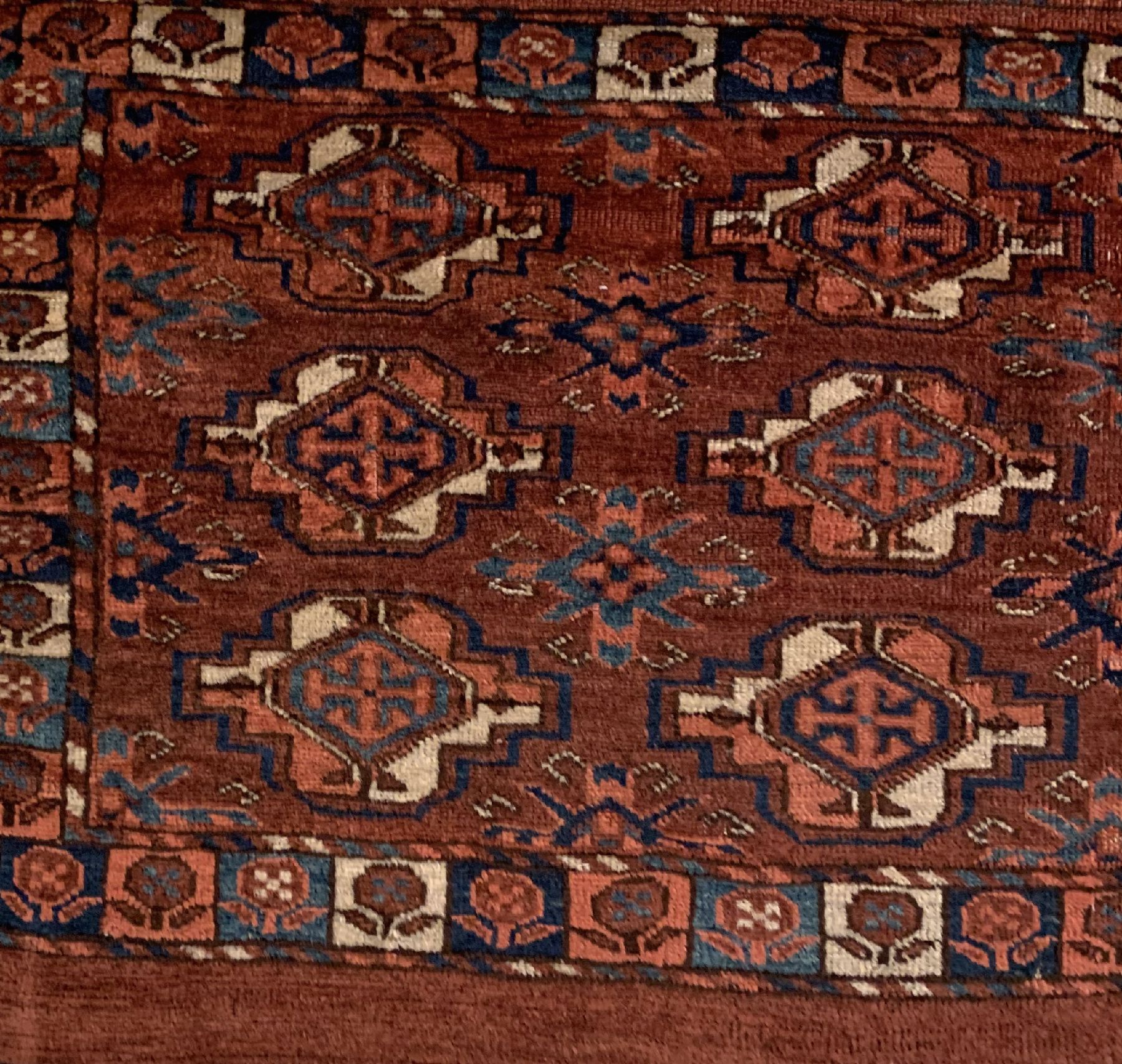 Detail b: Antiker Yomud Torba, Turkmenistan, 19.Jhd, Wolle geknüpft auf Wolle, ca. 117 x 55 cm, EHZ: 3(Altersbedingt guter Zustand).