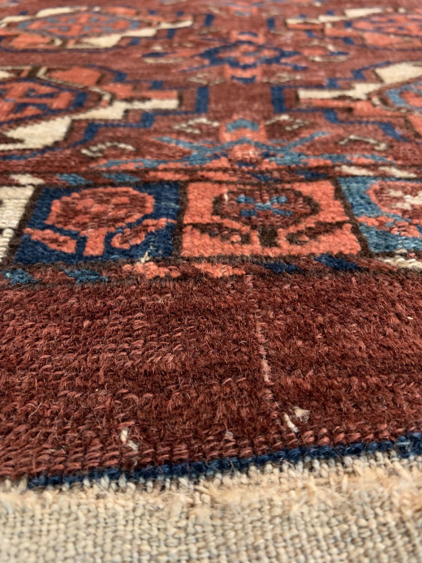 Detail c: Antiker Yomud Torba, Turkmenistan, 19.Jhd, Wolle geknüpft auf Wolle, ca. 117 x 55 cm, EHZ: 3(Altersbedingt guter Zustand).