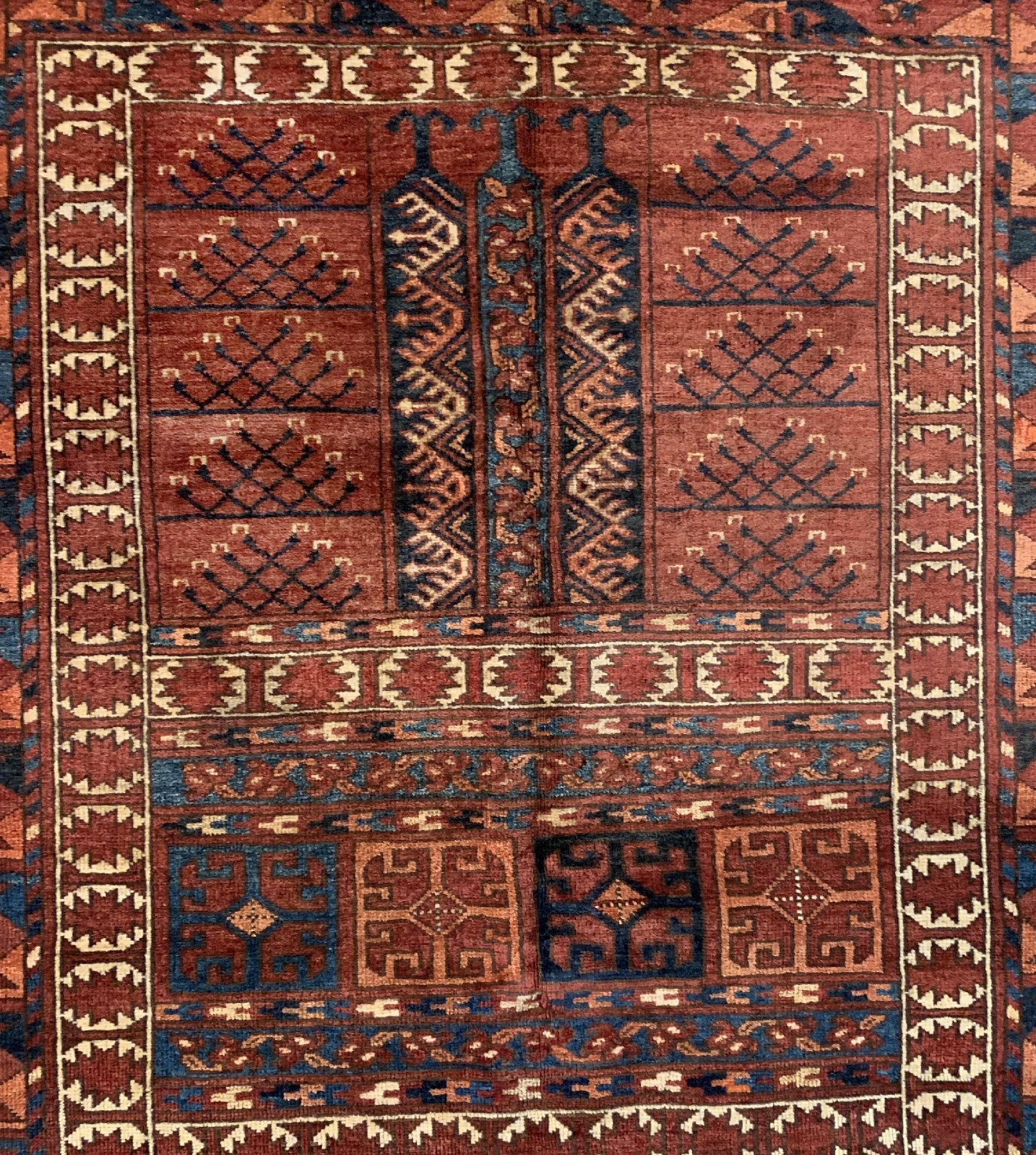 Detail a: Antiker Kisilayak Engsi, Turkmenistan, 19.Jhd, Wolle geknüpft auf Wolle, ca. 190 x 138 cm, EHZ: 3(Altersbedingt guter Zustand).