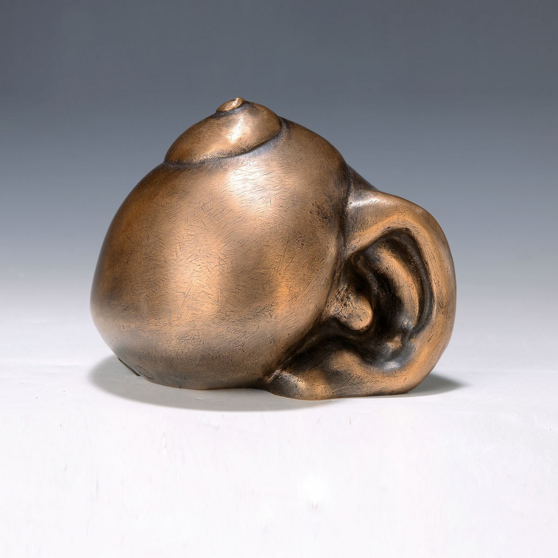 Gernot Rumpf, geb. 1941 Kaiserslautern, Bronzeskulptur, "Ohrmuschel bzw. das Ohr", am Boden signiert und dat. 1992, monogrammiert, Gießer ...