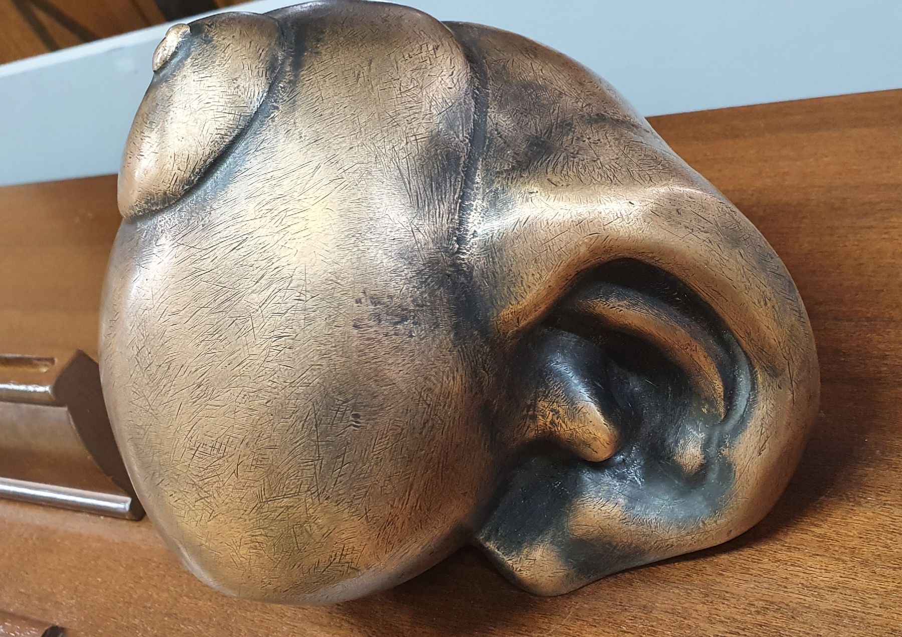 Detail a: Gernot Rumpf, geb. 1941 Kaiserslautern, Bronzeskulptur, "Ohrmuschel bzw. das Ohr", am Boden signiert und dat. 1992, monogrammiert, Gießer ...
