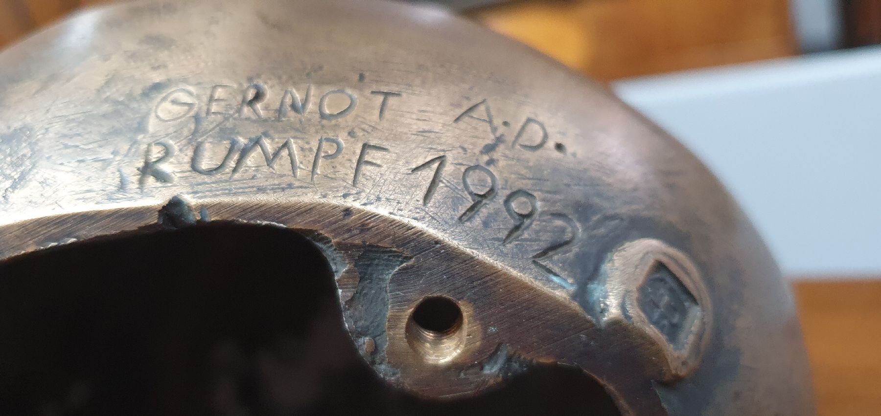 Detail b: Gernot Rumpf, geb. 1941 Kaiserslautern, Bronzeskulptur, "Ohrmuschel bzw. das Ohr", am Boden signiert und dat. 1992, monogrammiert, Gießer ...