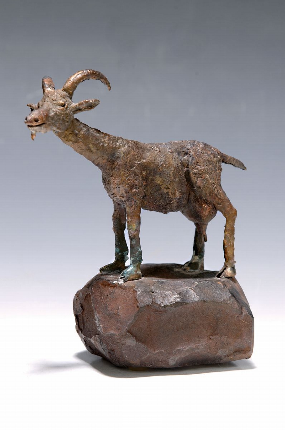 Walter Schembs, zeitgenössischer Bildhauer aus Worms, Mitbegründer der Kunst Triennale Blickachse Worms, "Ziegenbock", Bronzeskulptur, ...