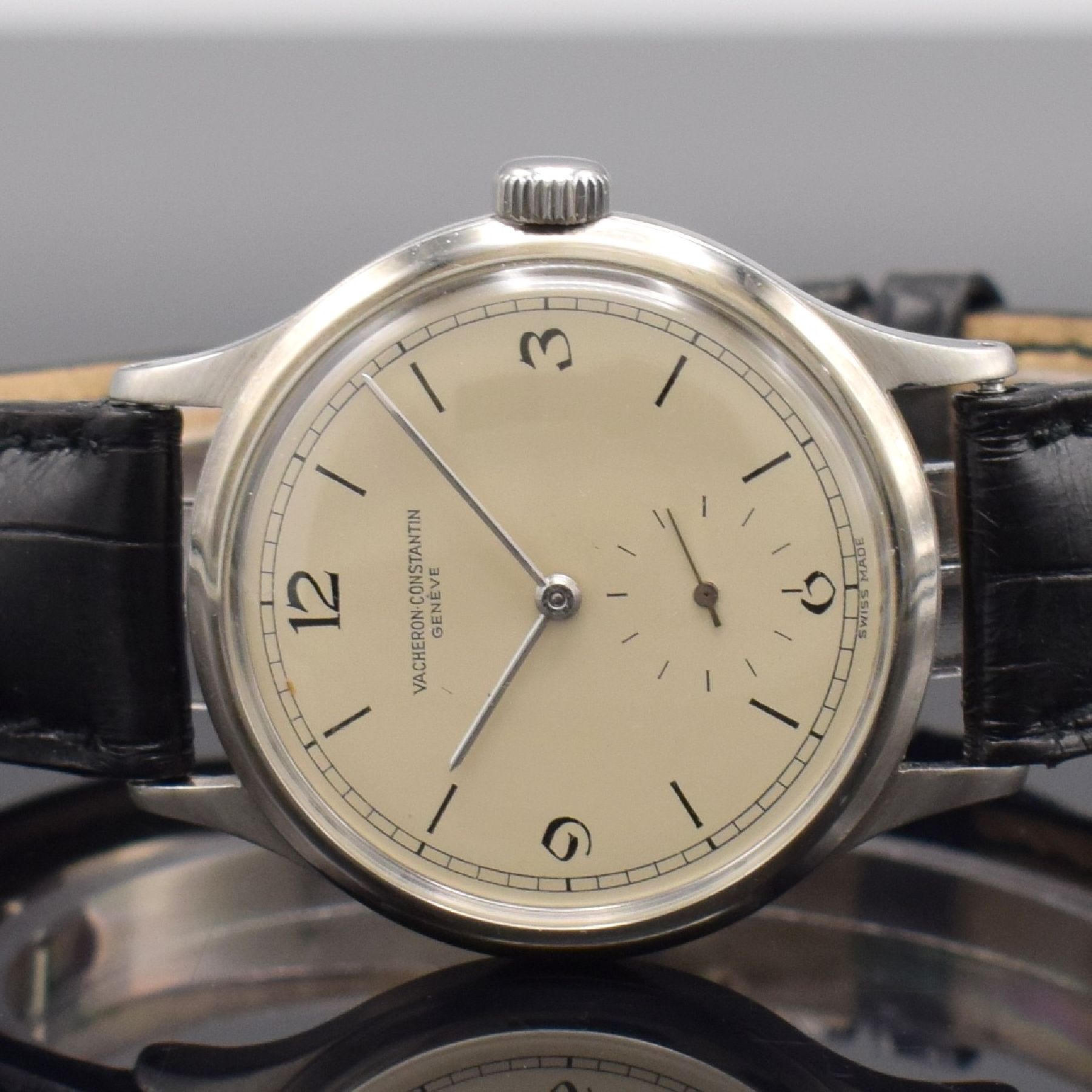 Detail a: VACHERON & CONSTANTIN Herrenarmbanduhr in Stahl mit Faltschließe in WG 750/000 Kaliber P453/3B , Schweiz um 1950, Handaufzug, 2- teil. Geh., Boden ...