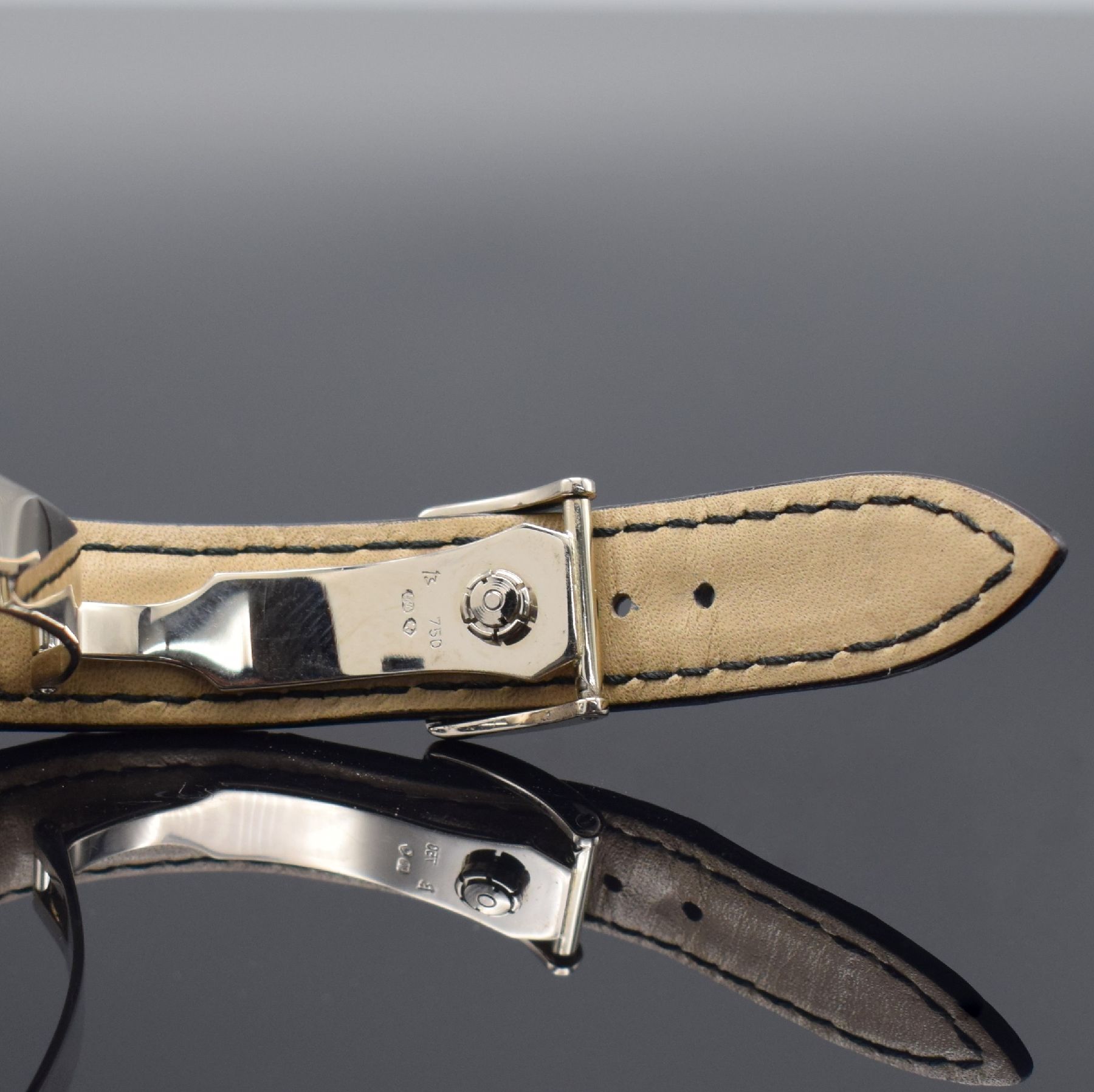 Detail d: VACHERON & CONSTANTIN Herrenarmbanduhr in Stahl mit Faltschließe in WG 750/000 Kaliber P453/3B , Schweiz um 1950, Handaufzug, 2- teil. Geh., Boden ...