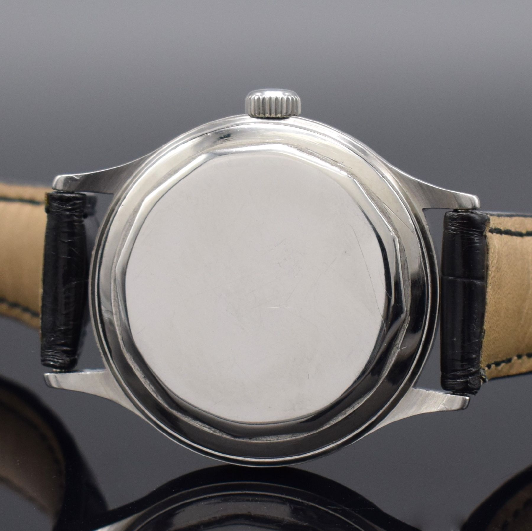 Detail e: VACHERON & CONSTANTIN Herrenarmbanduhr in Stahl mit Faltschließe in WG 750/000 Kaliber P453/3B , Schweiz um 1950, Handaufzug, 2- teil. Geh., Boden ...