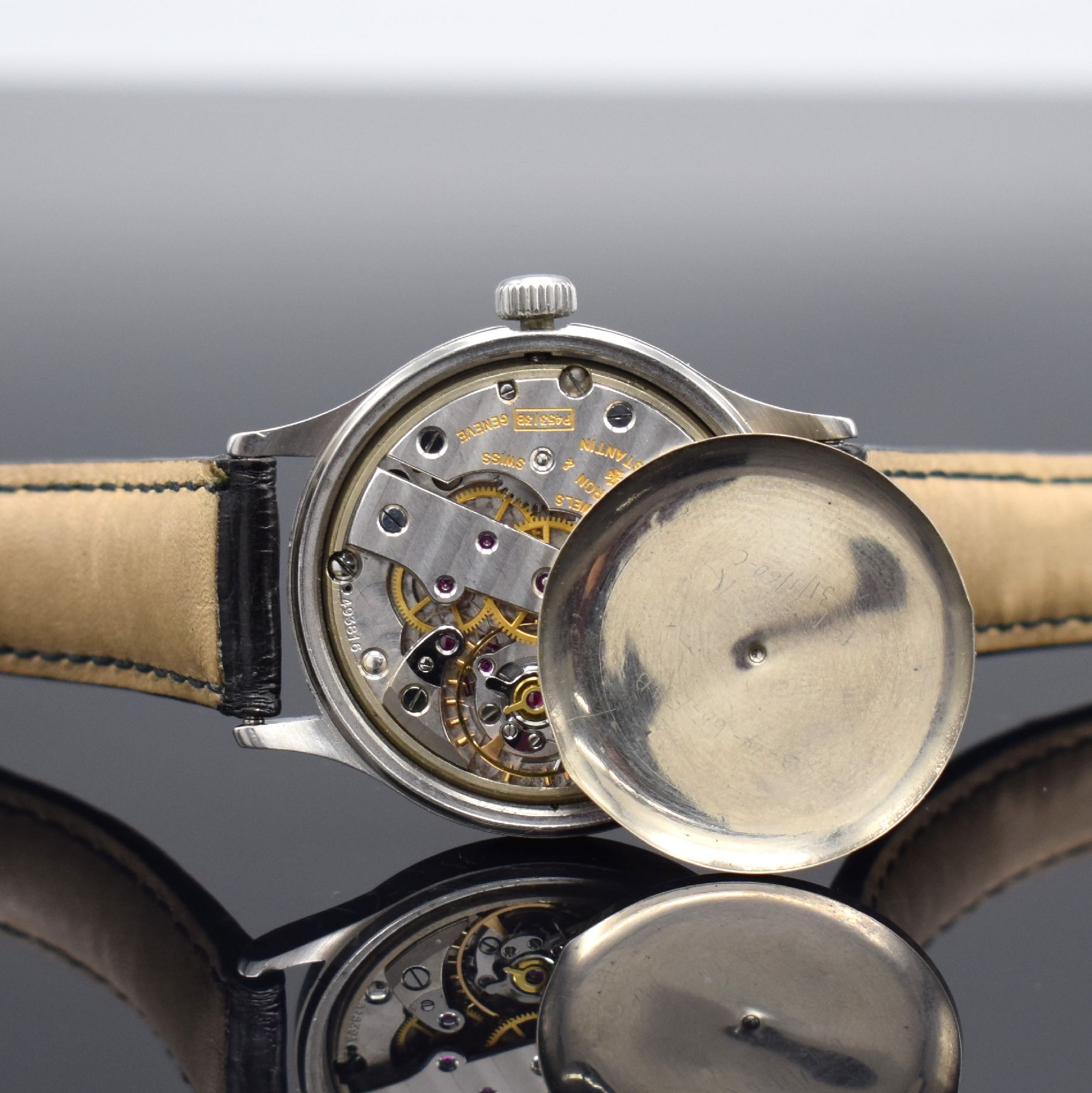 Detail g: VACHERON & CONSTANTIN Herrenarmbanduhr in Stahl mit Faltschließe in WG 750/000 Kaliber P453/3B , Schweiz um 1950, Handaufzug, 2- teil. Geh., Boden ...