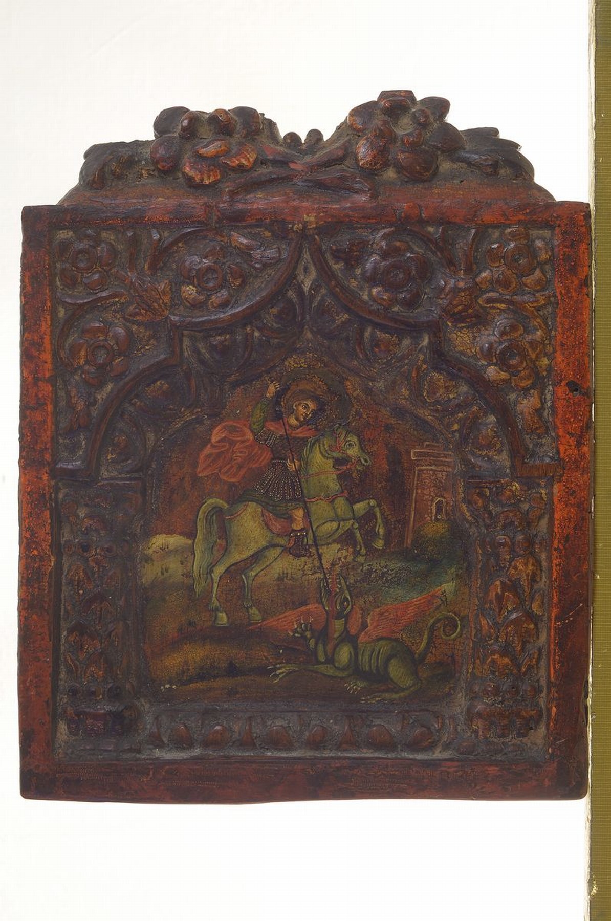 Detail k: Ikone, Griechenland/Balkan, um 1900, Heiliger Georg der Drachentöter, Holz geschnitzt, polychrome Bemalung, Einfassung mit floralem Dekor, ...