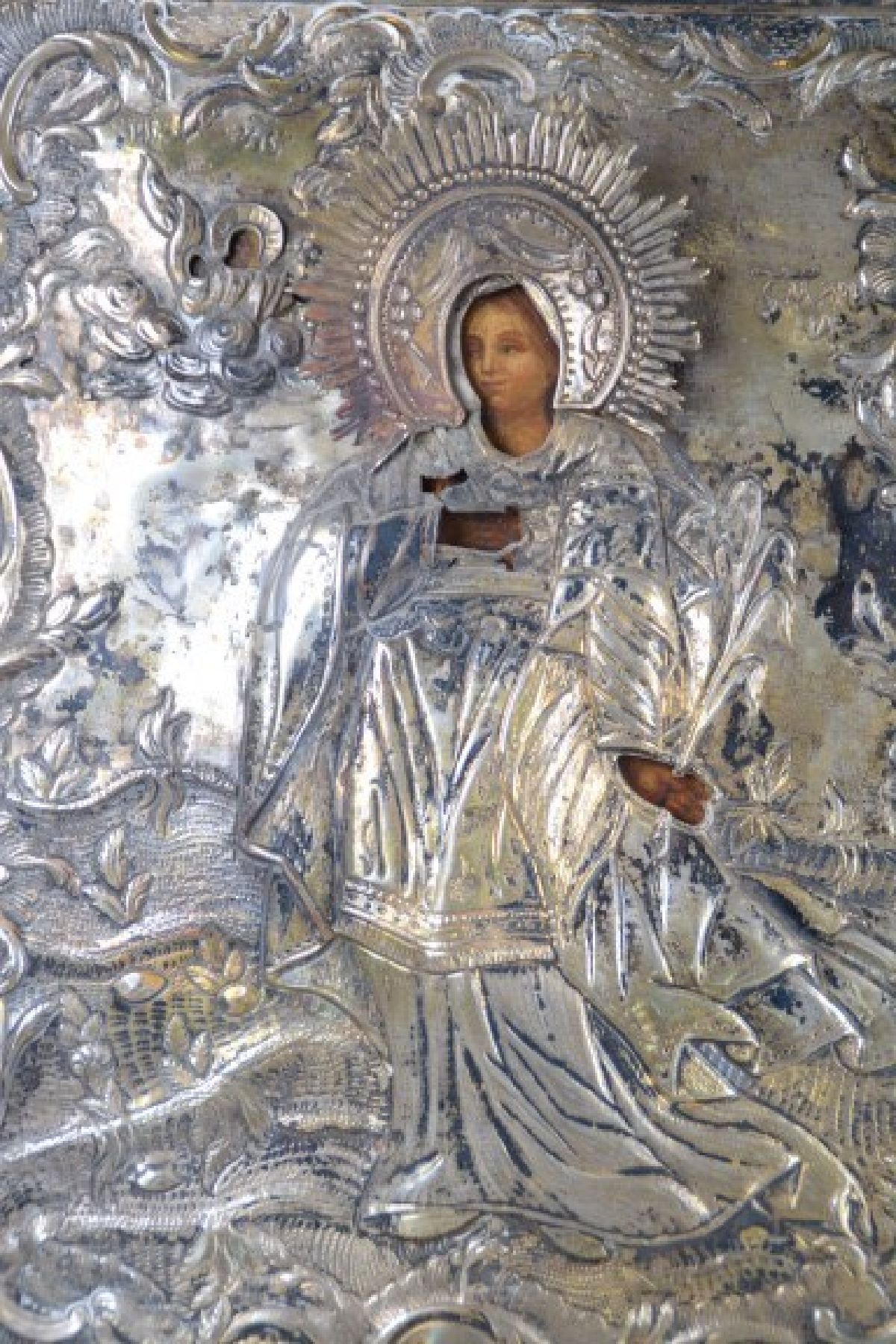 Detail c: Ikone, Russland, 19. Jh., Eitempera/Holz, geprägtes Silbersud-Oklad, Alters- und Gebr.-spuren, ca. 26.5 x 20 cm
