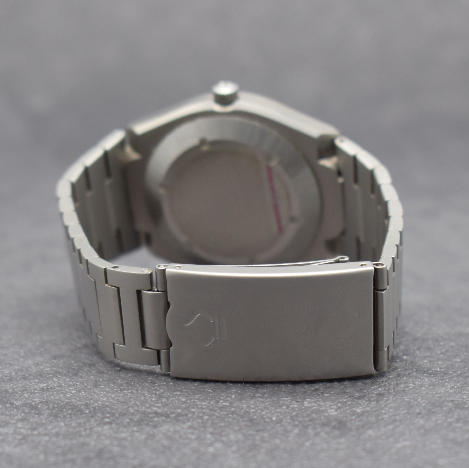 Detail d: ORFINA / PORSCHE DESIGN Armbanduhr, Schweiz 1990er Jahre, Automatik, matt. Edelstahlgeh. inkl. Gliederband, Boden verschr., schwarzes Zifferbl. m. ...