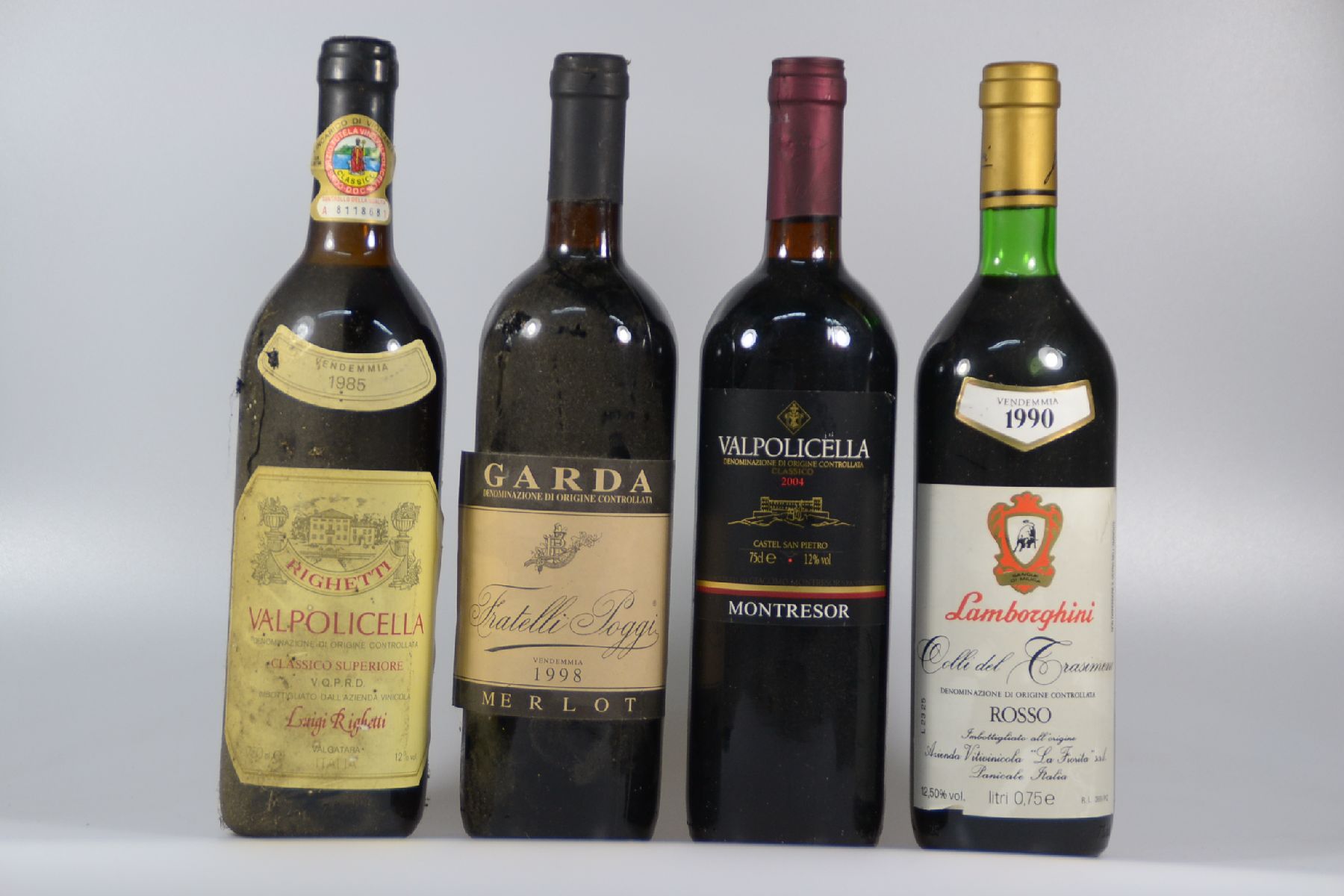 Detail a: 9 Fl. Rotwein Italien: 4 Fl. Righetti Valpolicella; 1 Fl. Garda Fratelli Poggi Merlot 1998; 2 Fl. 1990 Lamborghini Colli del Trasimeno, alle upper ...