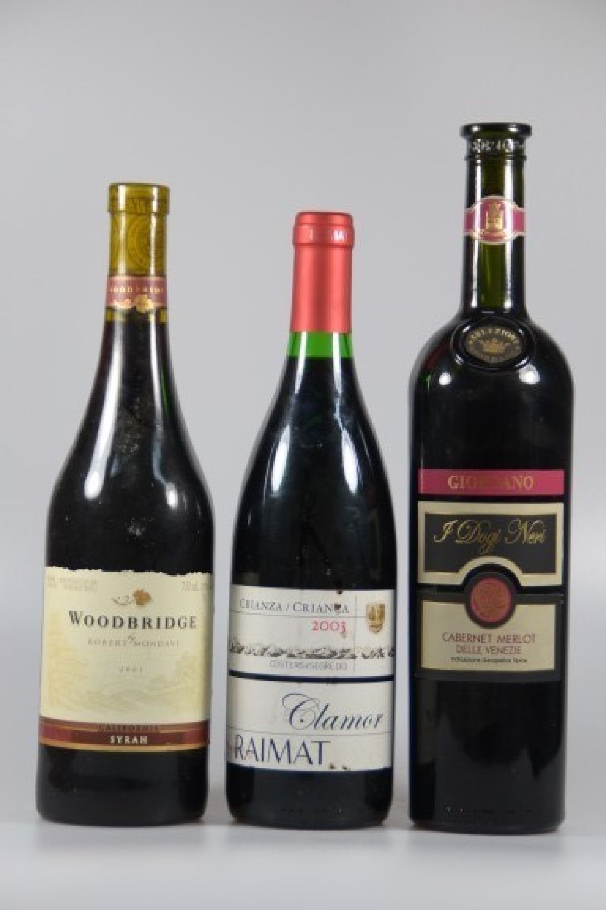 Detail a: 13 Fl. Rotwein Kalifornien, Spanien, Chile, Italien: 5x 1998 Woodbridge, Robert Mondavi und 1 Fl. 2001 Syrah Woodbridge; 1 Fl. Santa Carolina Chile ...