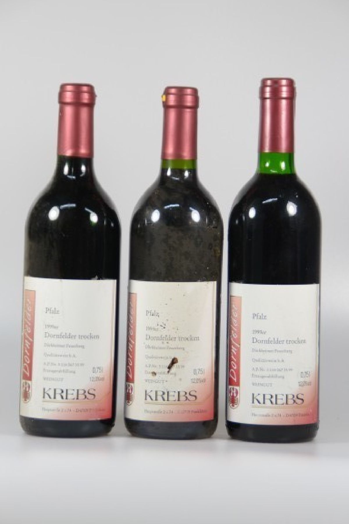 Detail b: 18 Fl. Weißwein und Rotwein Deutschland, 1 Fl. 2001er Krebs Friedelsheim Scheurebe Eiswein; 2 Fl. 2002er Krebs Friedelsheim Bacchus ...