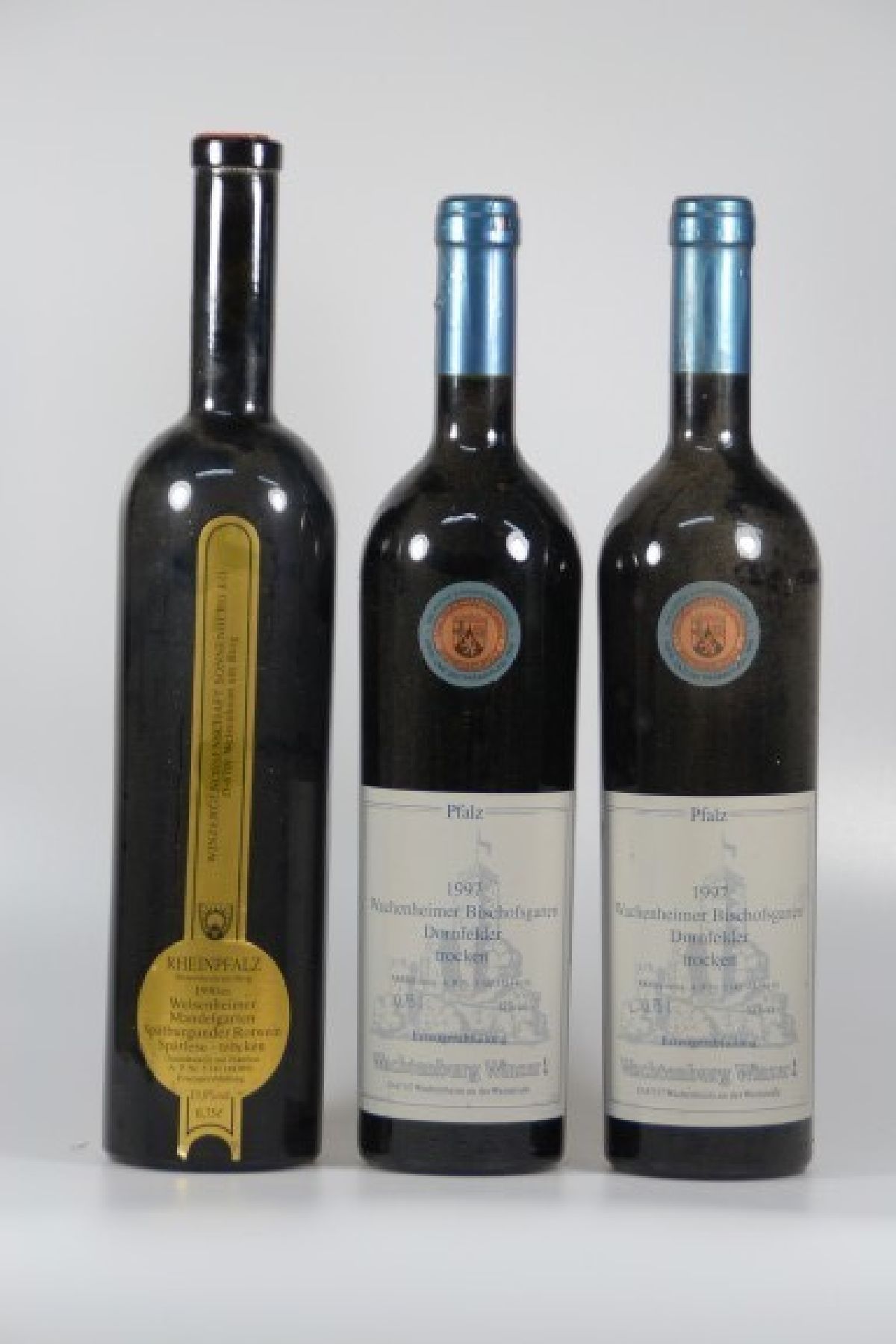 Detail c: 18 Fl. Weißwein und Rotwein Deutschland, 1 Fl. 2001er Krebs Friedelsheim Scheurebe Eiswein; 2 Fl. 2002er Krebs Friedelsheim Bacchus ...