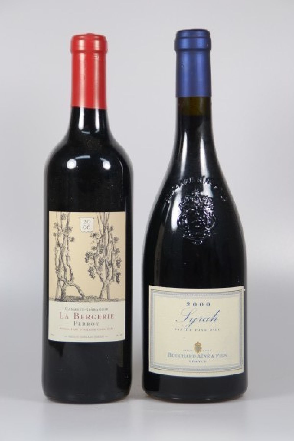 Umfangreiches Lot Rotweine: 3 Fl. Chateau La Chapelle, Bordeaux & Saint Emilion, im orig. Holzkiste; 3 Fl. 2004 Bordeaux Chateau Lamothe Reserve ...