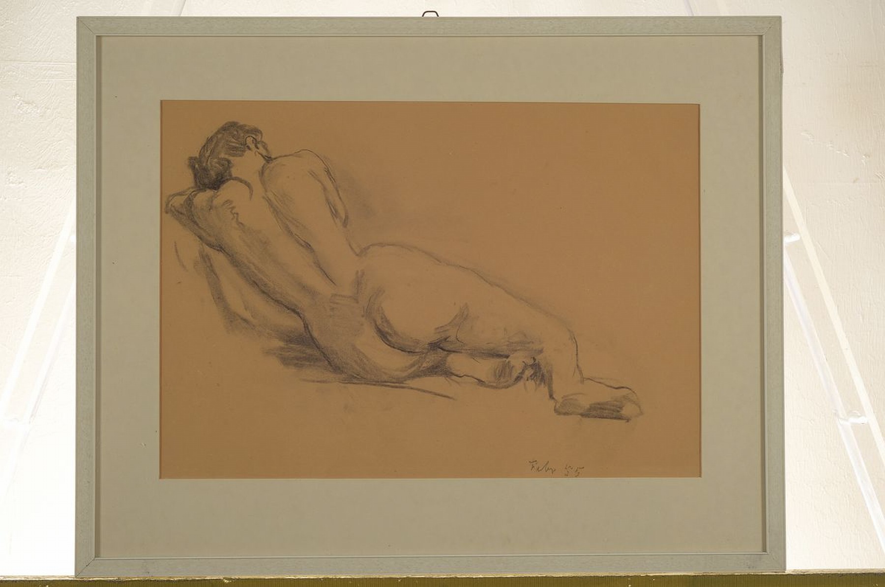 Detail k: 2 Aktzeichnungen aus den 1950er Jahren, Bleistift auf gebräuntem Papier, sitzender bzw. liegender Akt, beide signiert, je ca. 39x48cm, PP, u.Gl., R. ...