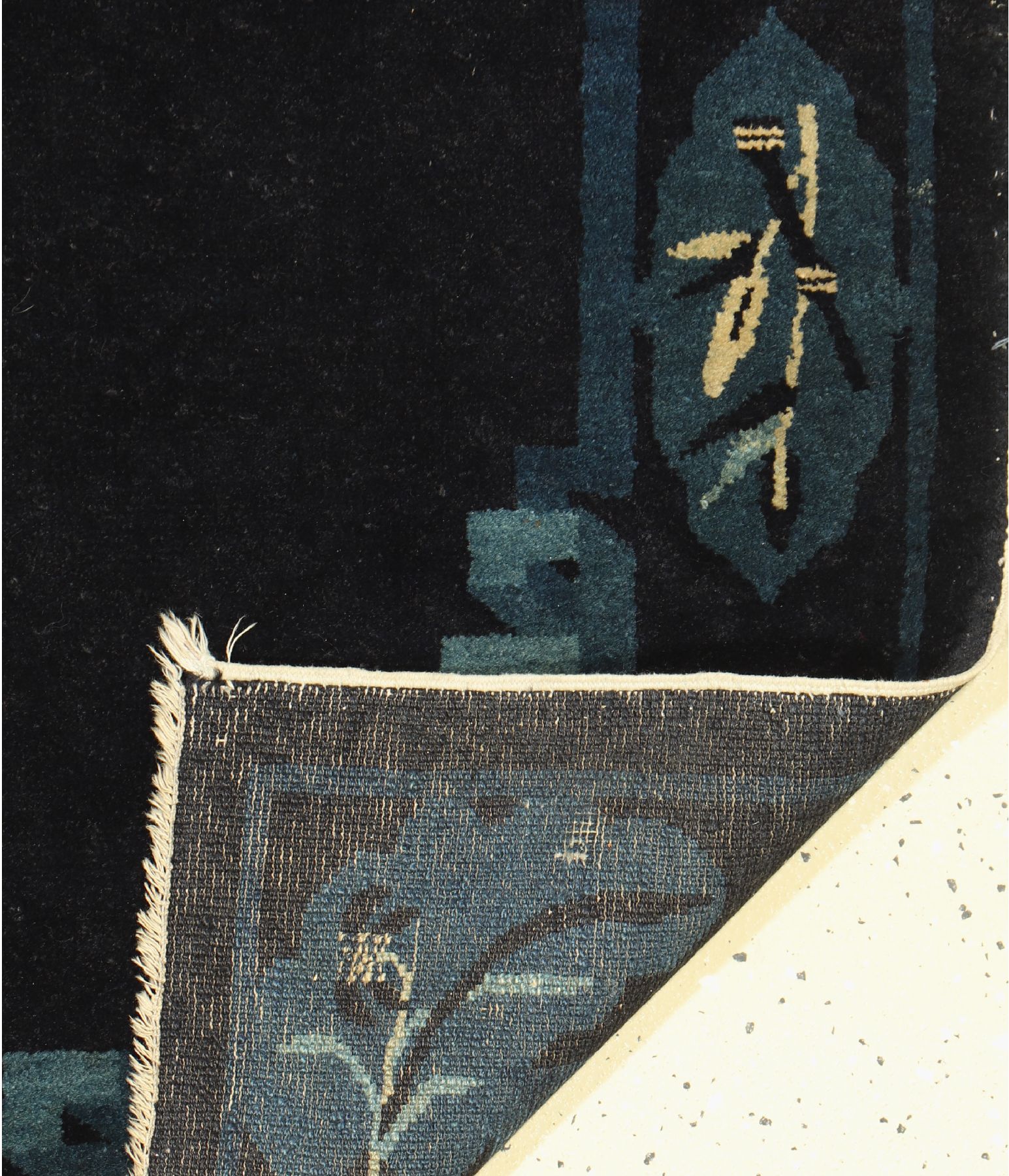 Detail e: Antiker Pao Tow, China, um 1910, Wolle geknüpft auf Baumwolle, ca. 165 x 89 cm, EHZ: 2(ein kleiner Riss am Rand).