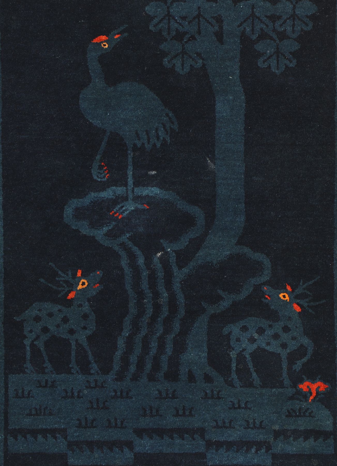 Detail b: Antiker Pao Tow, China, um 1910, Wolle geknüpft auf Baumwolle, ca. 160 x 99 cm, EHZ: 2(ein kleiner Riss am Rand).