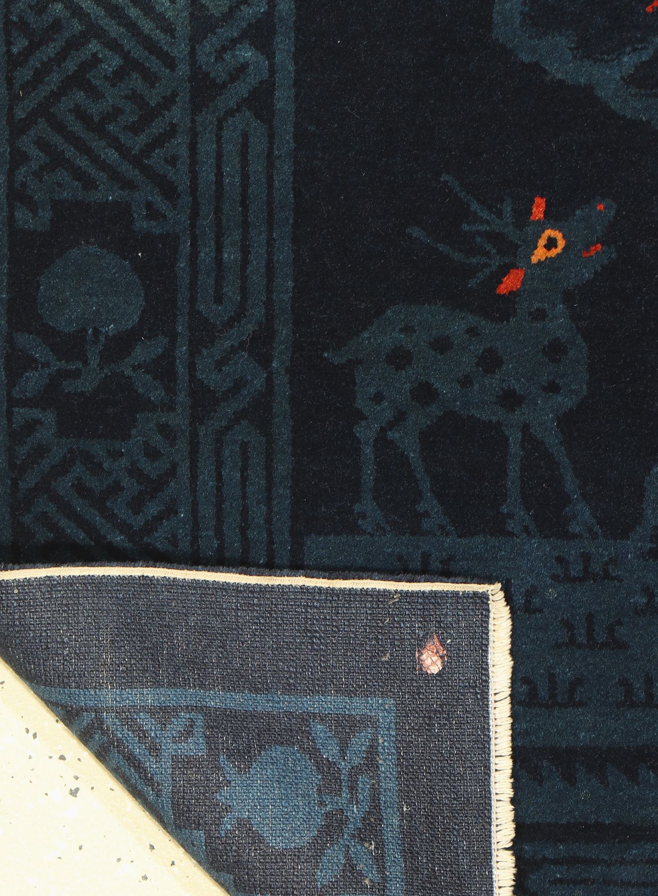 Detail d: Antiker Pao Tow, China, um 1910, Wolle geknüpft auf Baumwolle, ca. 160 x 99 cm, EHZ: 2(ein kleiner Riss am Rand).