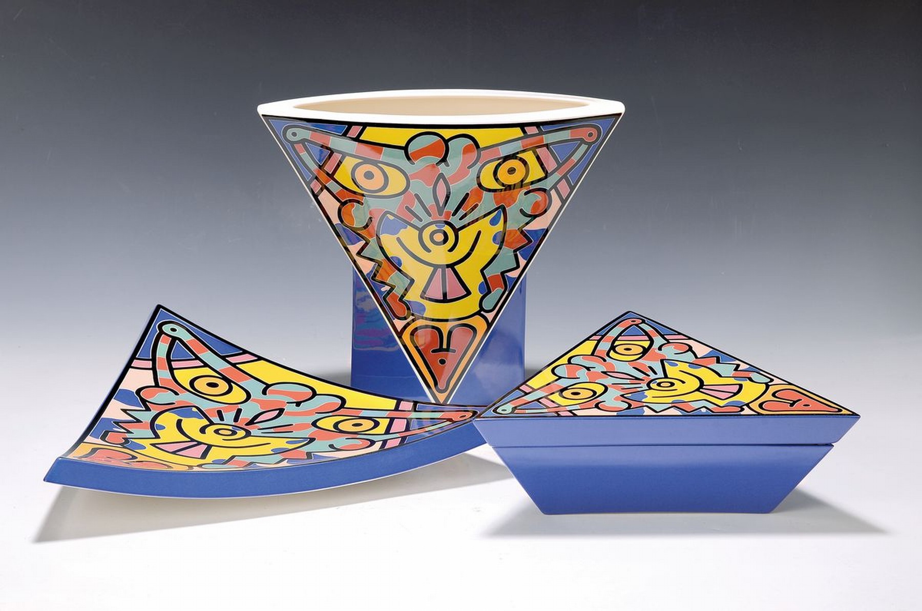 Keith Haring, Spirit of Art, Kunst Kollektion von Villeroy & Boch, komplette Serie aus drei Kunstobjekten: Centerpiece, Sculpture und Box, Edition ...