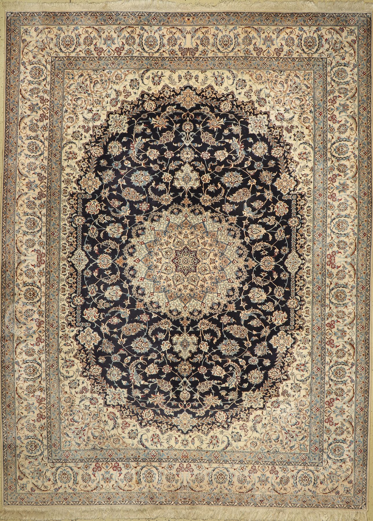Nain fein(6 La), Persien, ca. 40 Jahre, Korkwolle mit Seide, ca. 345 x 260 cm, EHZ: 2 (einige Florfehlstellen).