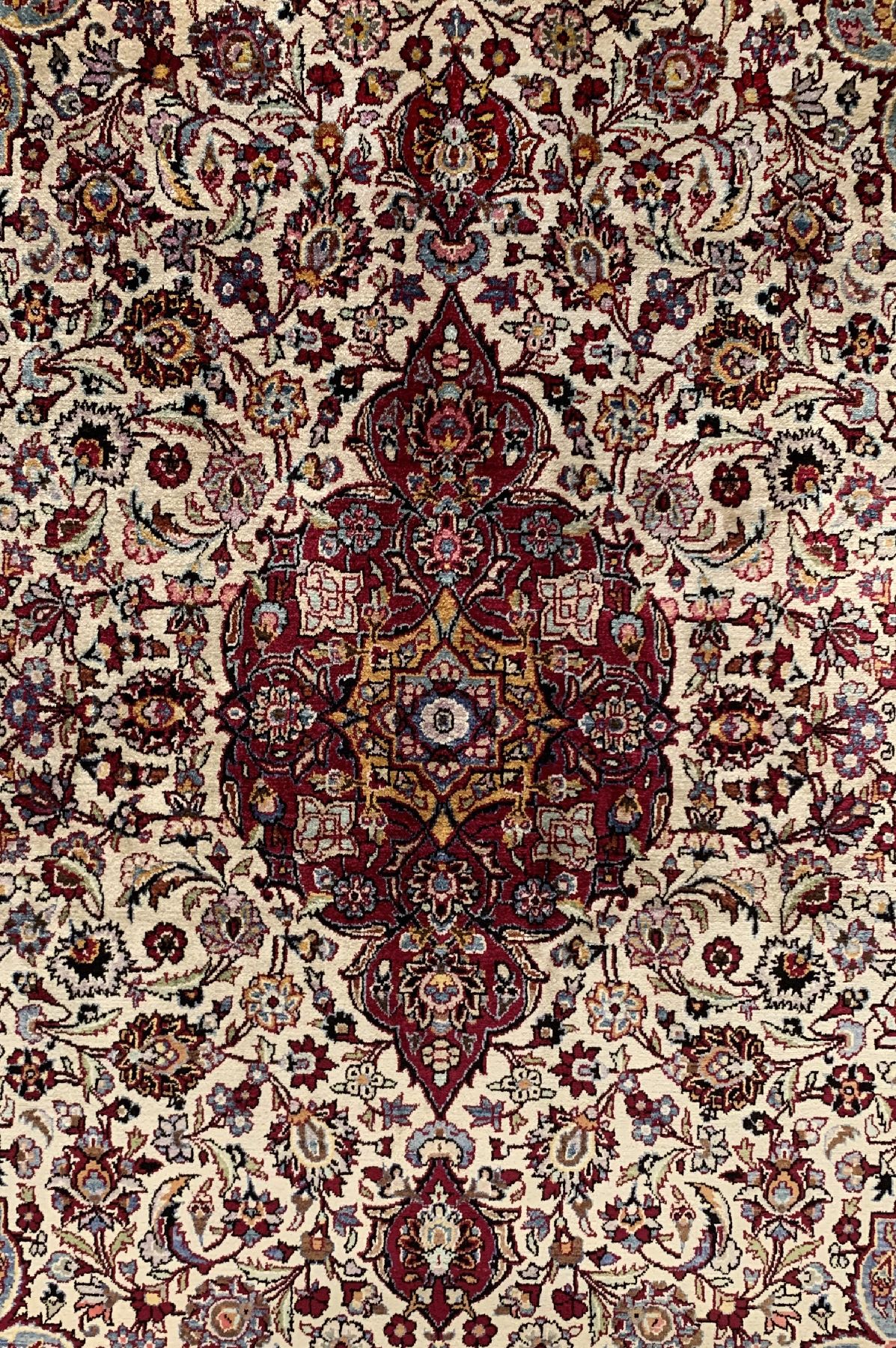 Detail a: Feiner Seiden Keschan alt, Persien, um 1930, reine Naturseide, ca. 212 x 138 cm, EHZ:2(guter Zustand).
