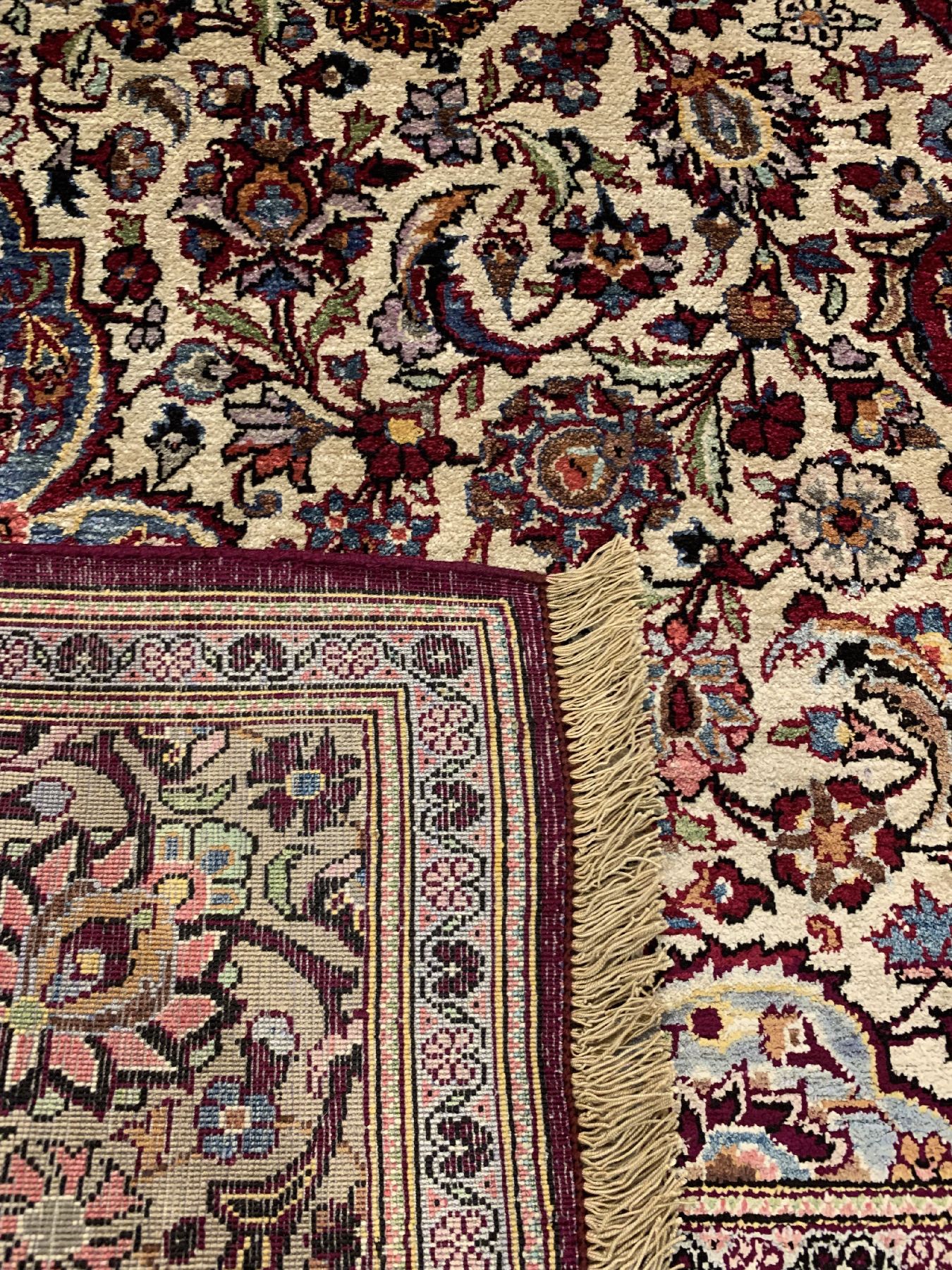 Detail e: Feiner Seiden Keschan alt, Persien, um 1930, reine Naturseide, ca. 212 x 138 cm, EHZ:2(guter Zustand).