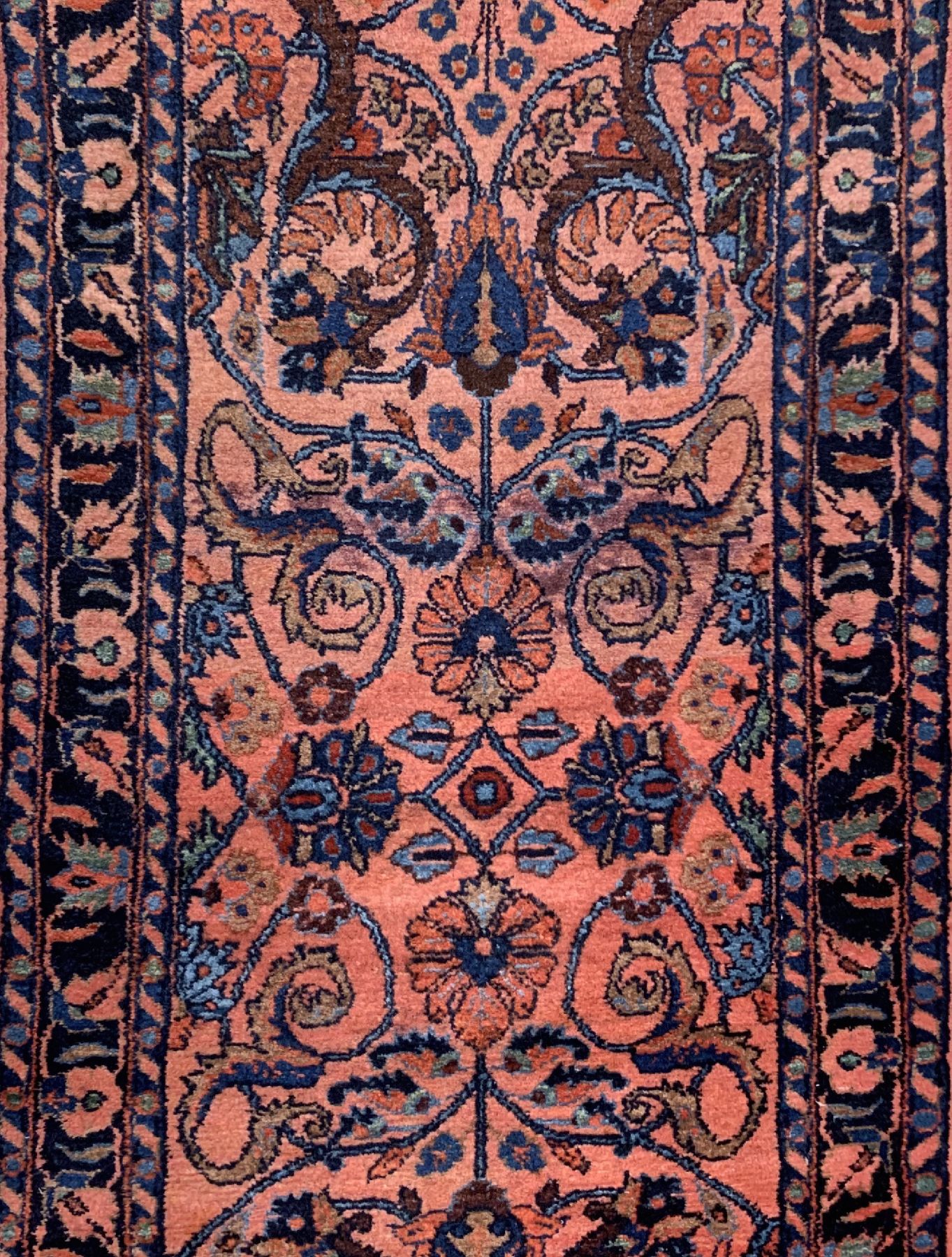 Detail c: Antiker Lilian, Persien, um 1910, Wolle geknüpft auf Baumwolle, ca. 505 x 78 cm, EHZ: 2(guter Zustand).