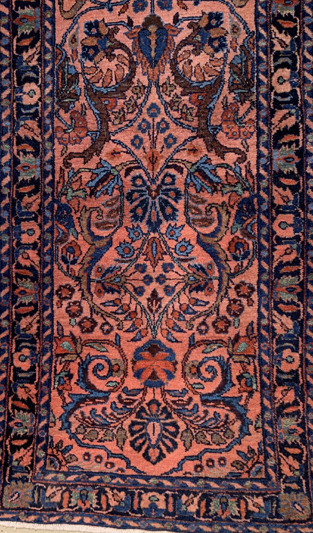 Detail d: Antiker Lilian, Persien, um 1910, Wolle geknüpft auf Baumwolle, ca. 505 x 78 cm, EHZ: 2(guter Zustand).