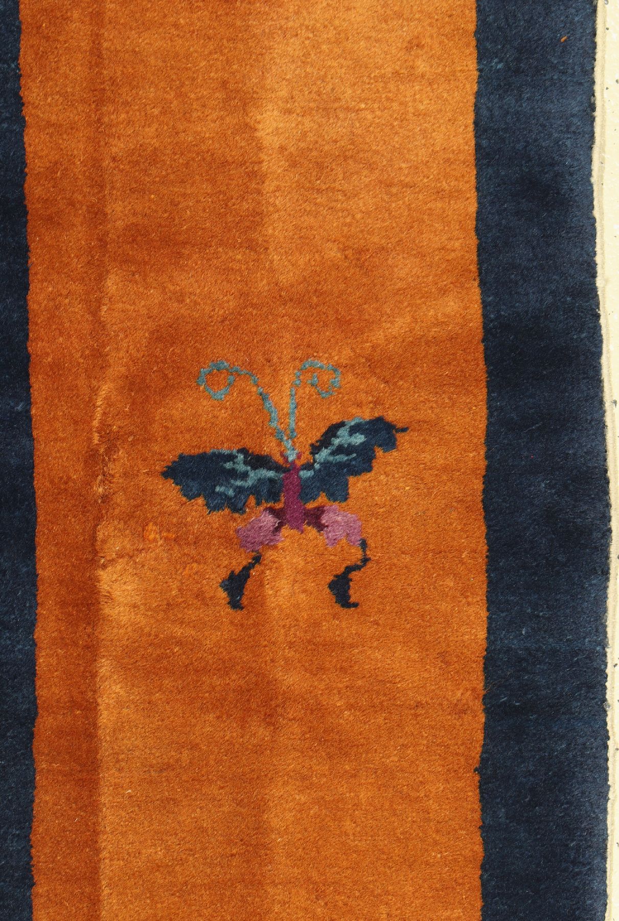 Detail d: Antiker Peking, China, um 1910, Wolle geknüpft auf Baumwolle, ca. 440 x 274 cm, EHZ:2(guter Zustand).