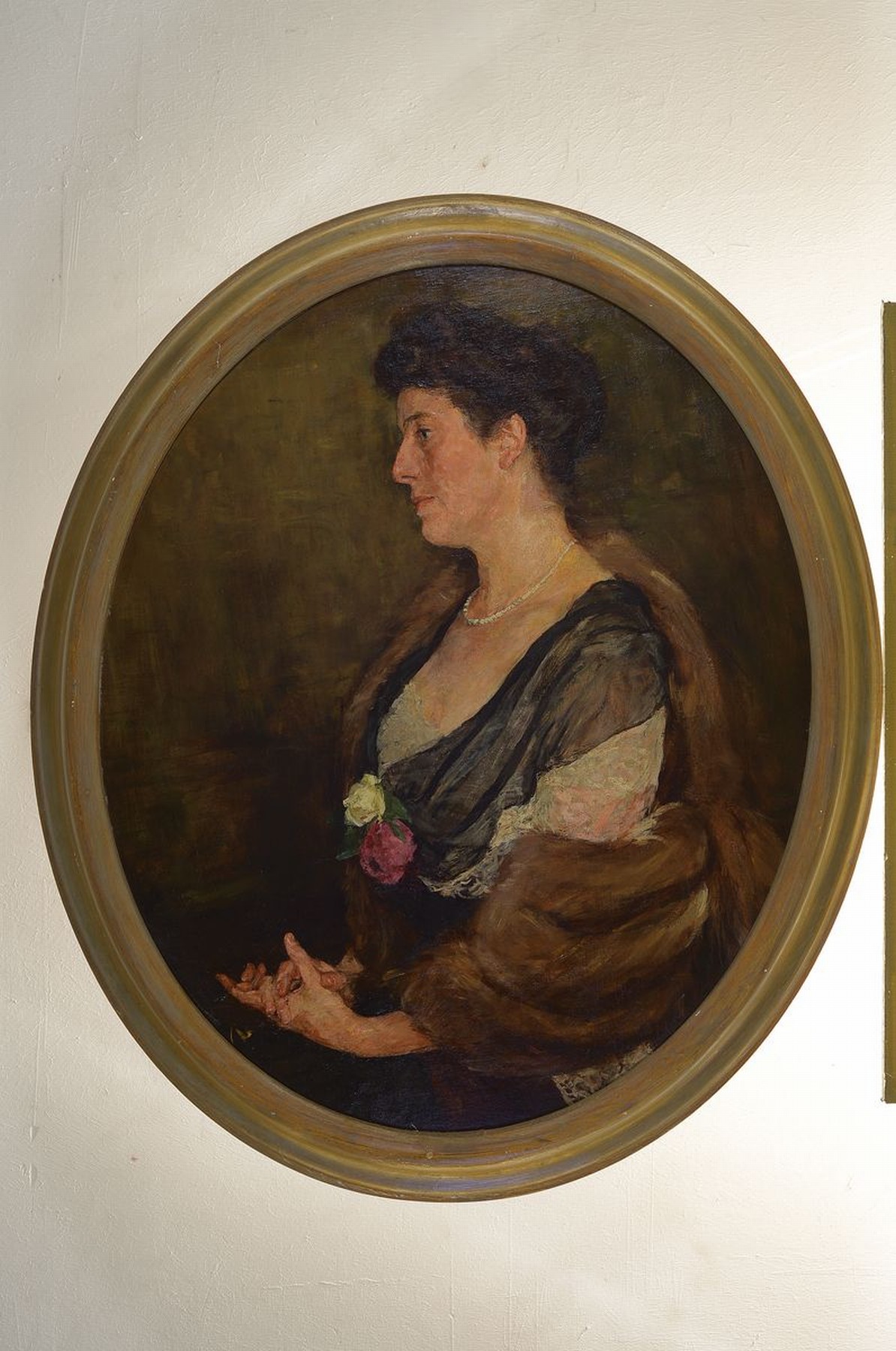 Detail k: Max Slevogt, 1868 Landshut bis 1932 Neukastel,"Damenbildnis", Dreiviertelpoträt einer Dame mit Rosen u. Pelzstola, große Virtuosität in ...