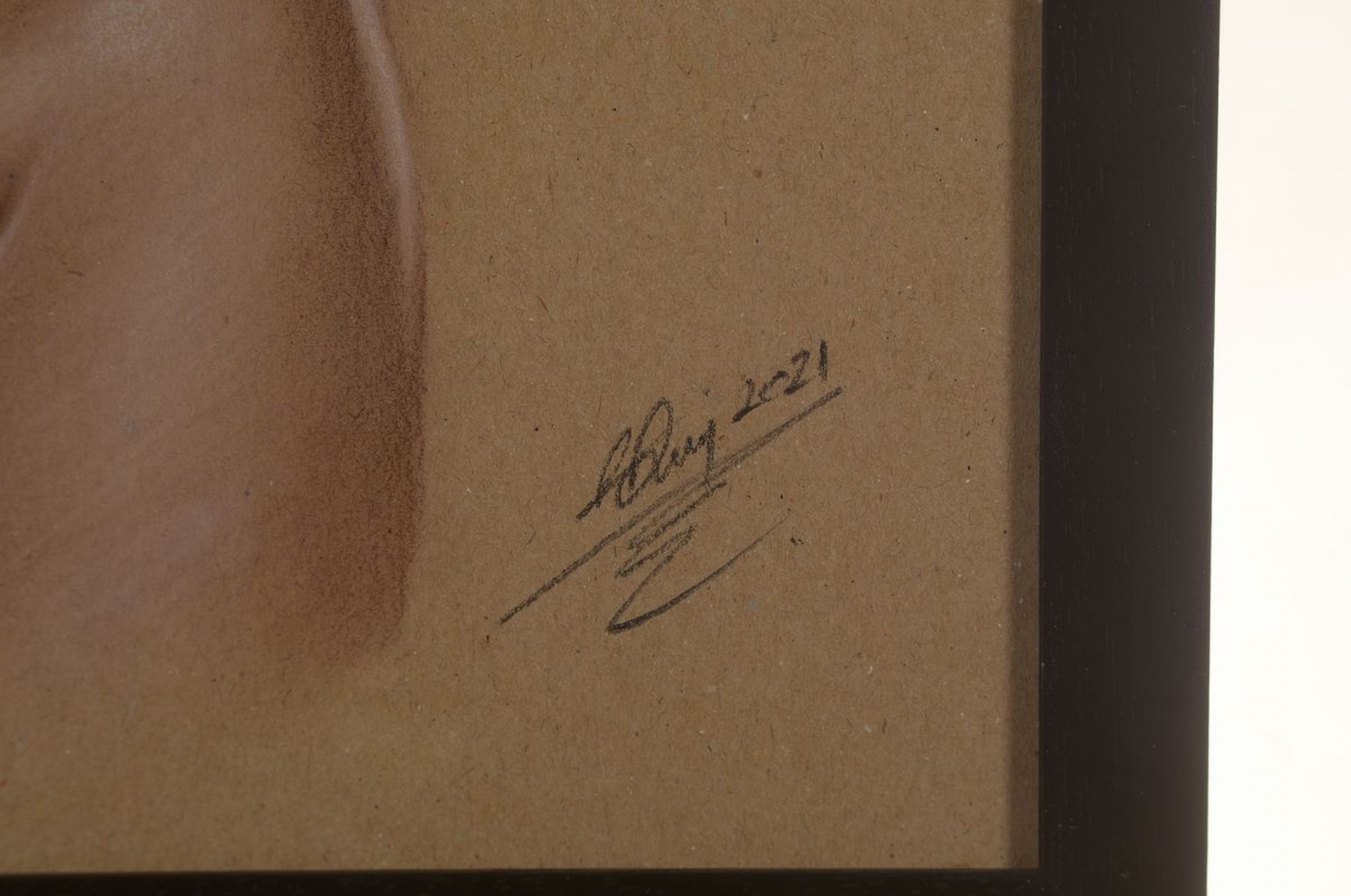 Detail a: Denis Prenzel, geb. 1971, Pastellzeichnung auf dickem Papier, handsigniert, datiert 2021, "Pia", ca. 30 x 40 cm, der Künstler wurde in ...