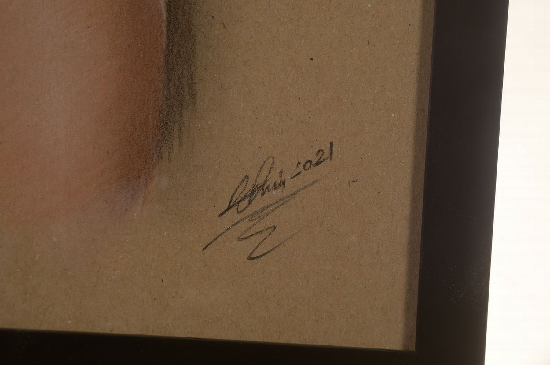 Detail l: Denis Prenzel, geb. 1971, Pastellzeichnung auf dickem Papier, handsigniert, datiert 2021, "Jessie", ca. 30 x 40 cm, der Künstler wurde in ...