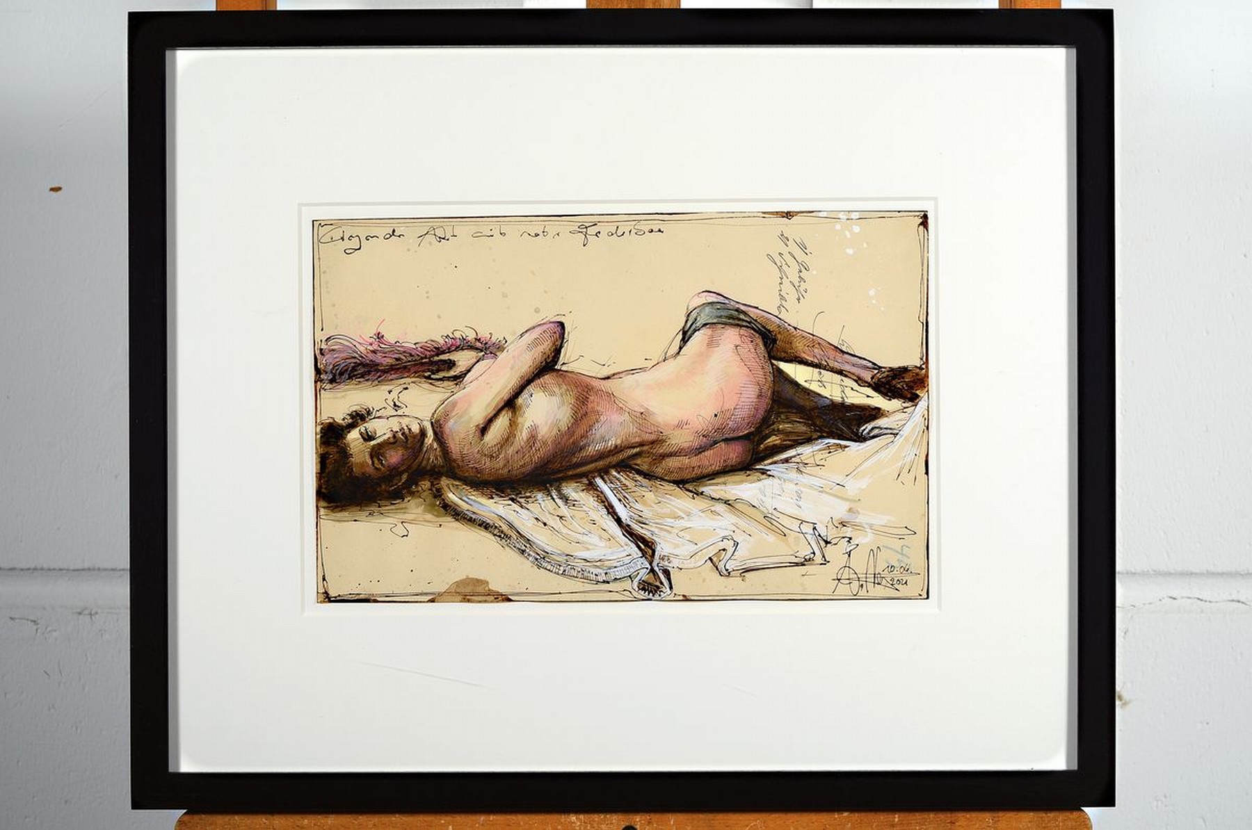 Detail k: Andreas Noßmann, geb. 1962, Federzeichnung, Aquarell und Farbstift auf antikem Papier, handsigniert, datiert, betitelt "Liegender Akt mit roter ...