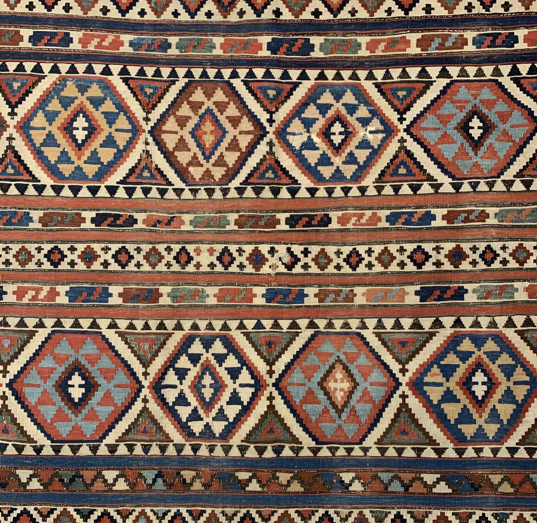 Detail a: Antiker Schirwan Kelim, Kaukasus, 19. Jhd, Wolle gewebt auf Wolle, ca. 254 x 150 cm, EHZ:3