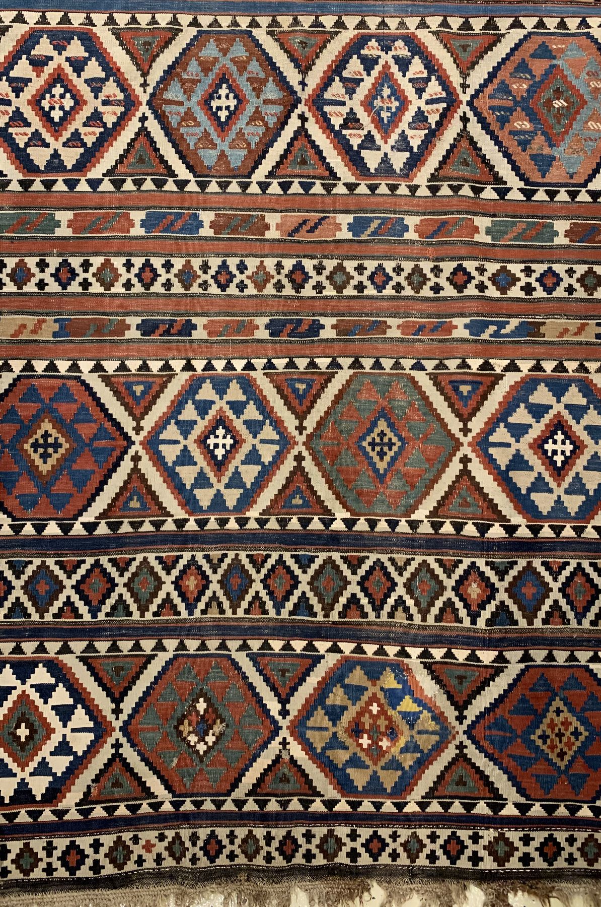 Detail b: Antiker Schirwan Kelim, Kaukasus, 19. Jhd, Wolle gewebt auf Wolle, ca. 254 x 150 cm, EHZ:3