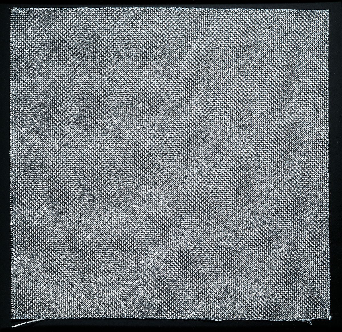 Christo, 1935 - 2020, zweiteiliges Lot: a. handsigniertes Multiple Projekt, "verhüllter Reichstag", gerahmt ca. 26,5x20 cmb. riesiges ...