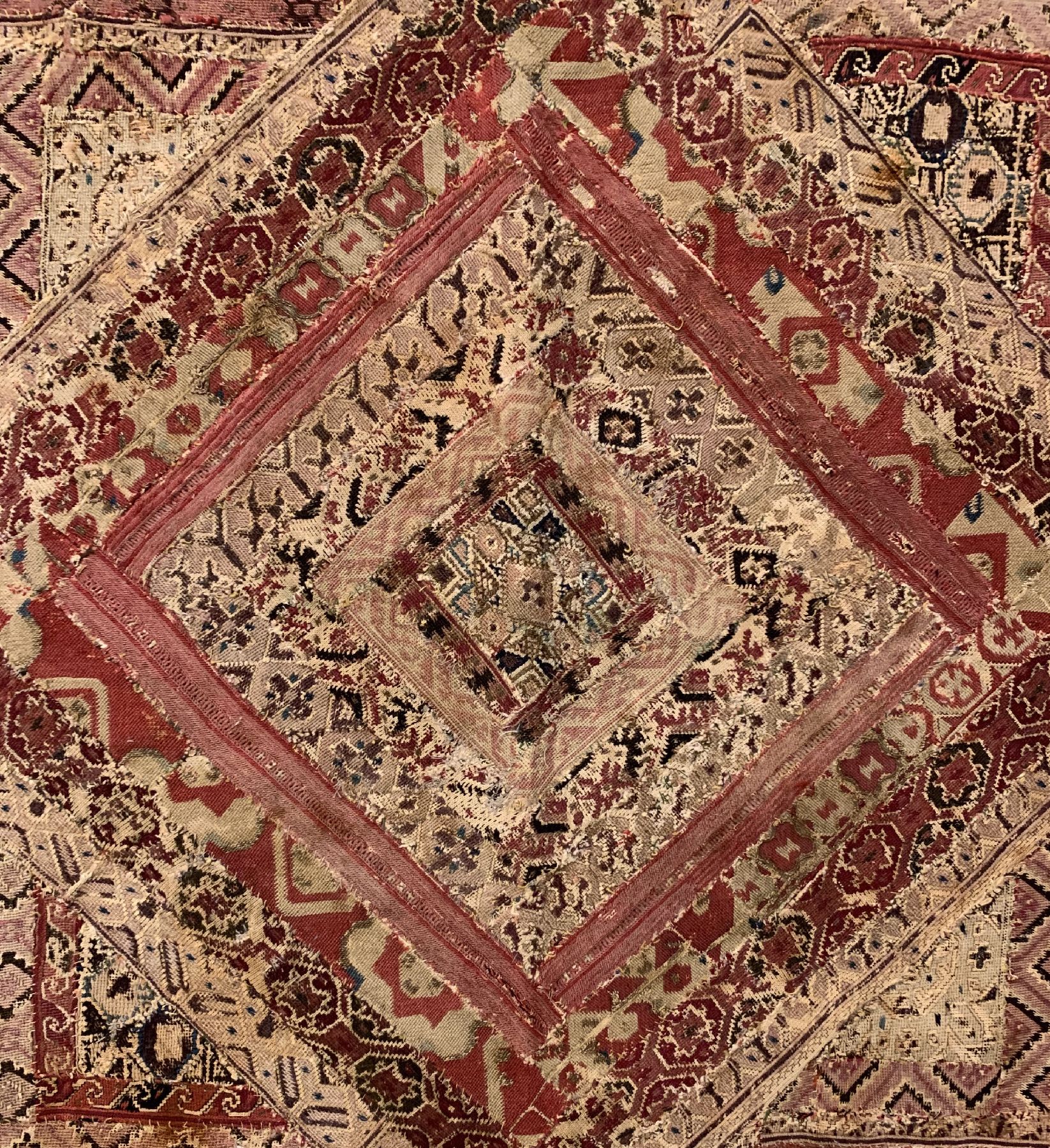 Detail a: Boghtsche antik, Turkmenistan, 19. Jhd, Baumwollstickerei, ca. 90 x 90 cm, EHZ: 3